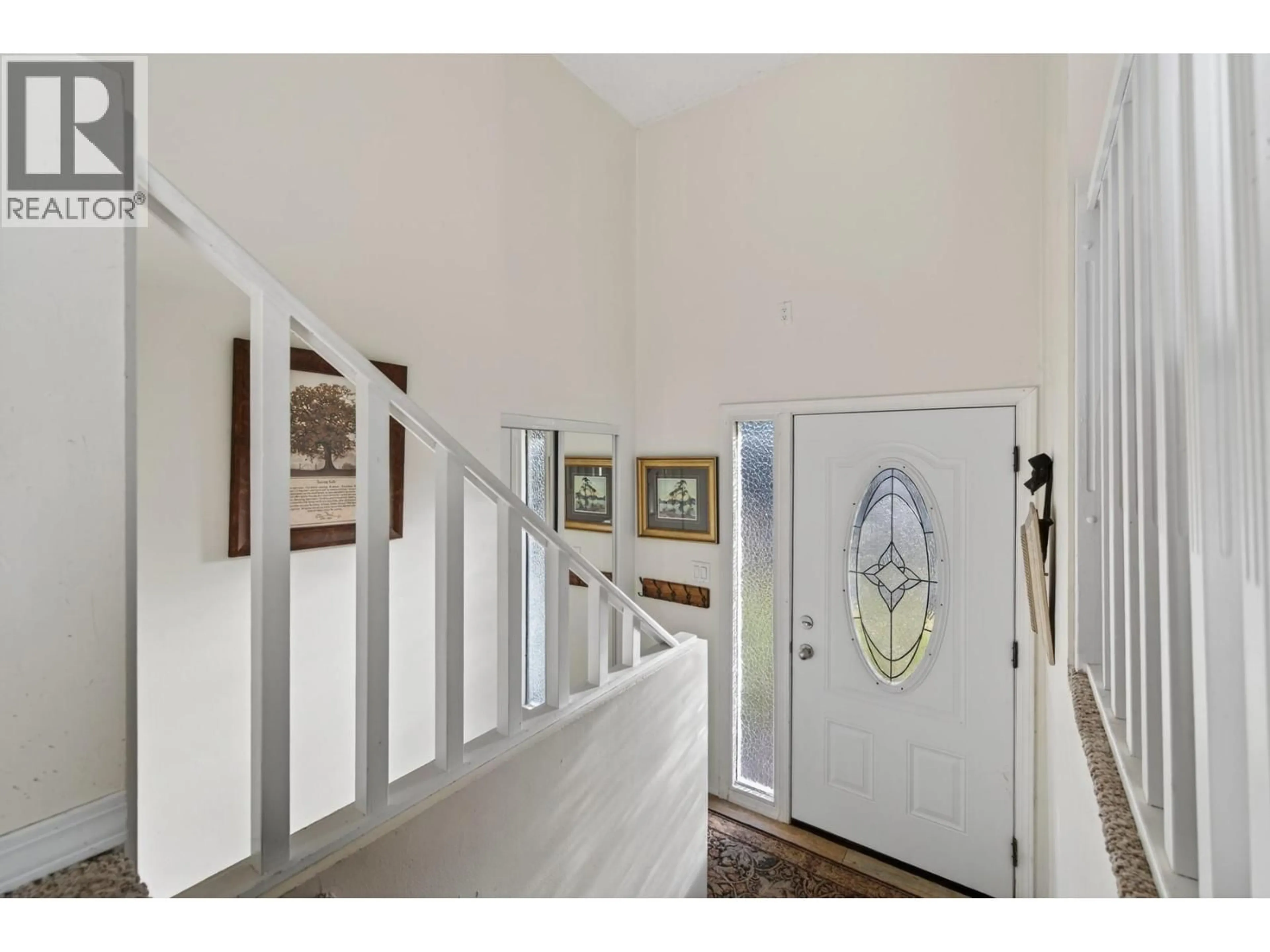 Indoor foyer for 380 PANORAMA LANE, Lillooet British Columbia V0K1V0