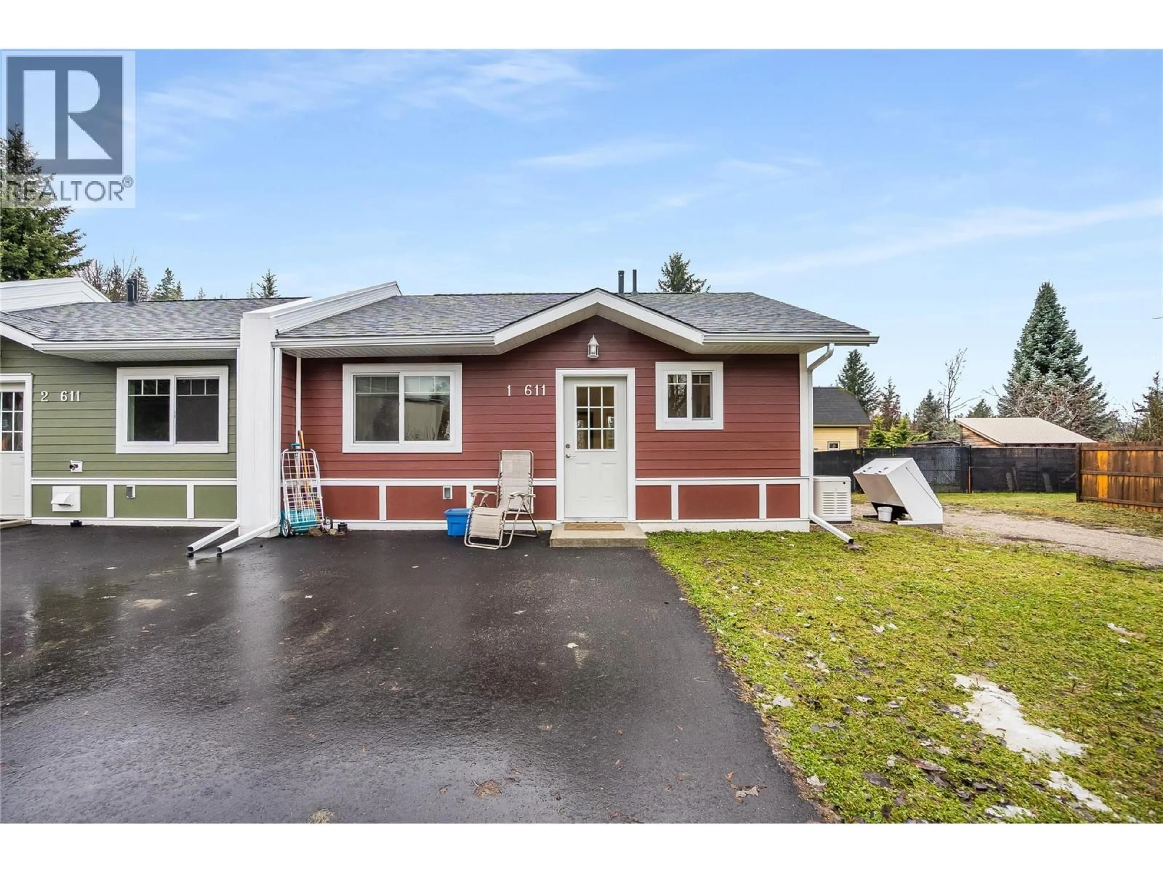 Home with vinyl exterior material, street for 1 - 611 UNION STREET, New Denver British Columbia V0G1S0