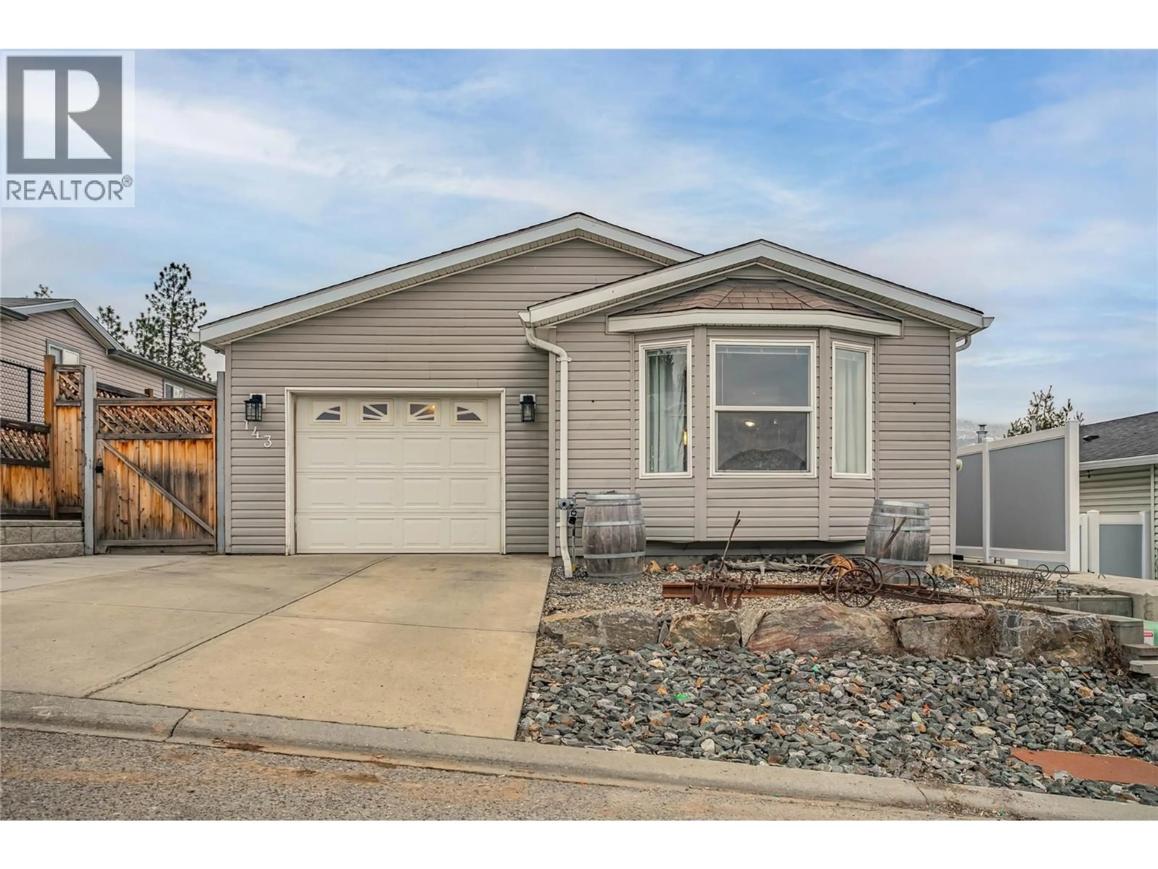 Home with vinyl exterior material, street for 143 - 2550 HOLLYWOOD ROAD NORTH, Kelowna British Columbia V1V2S6