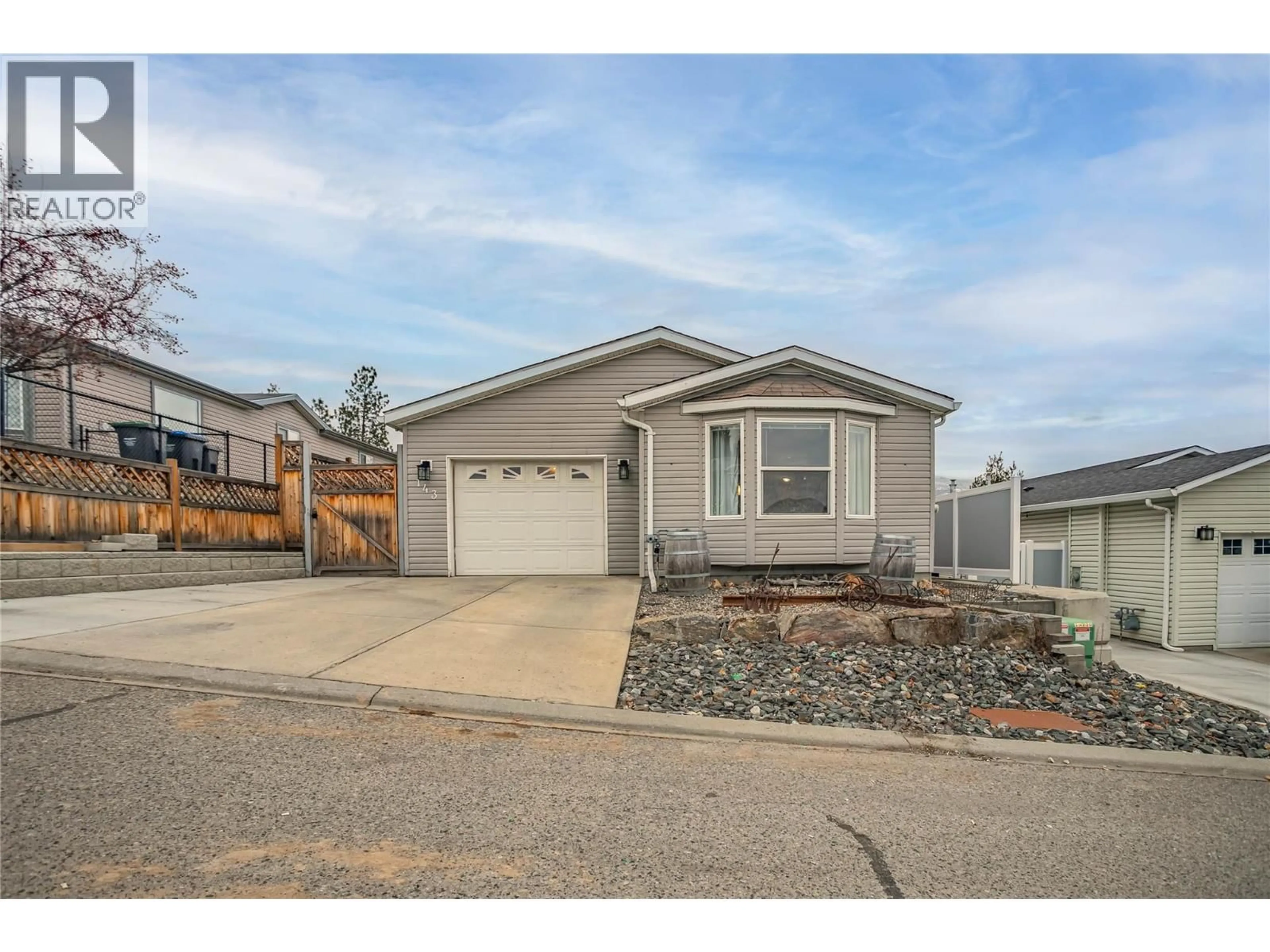 Home with vinyl exterior material, street for 143 - 2550 HOLLYWOOD ROAD NORTH, Kelowna British Columbia V1V2S6