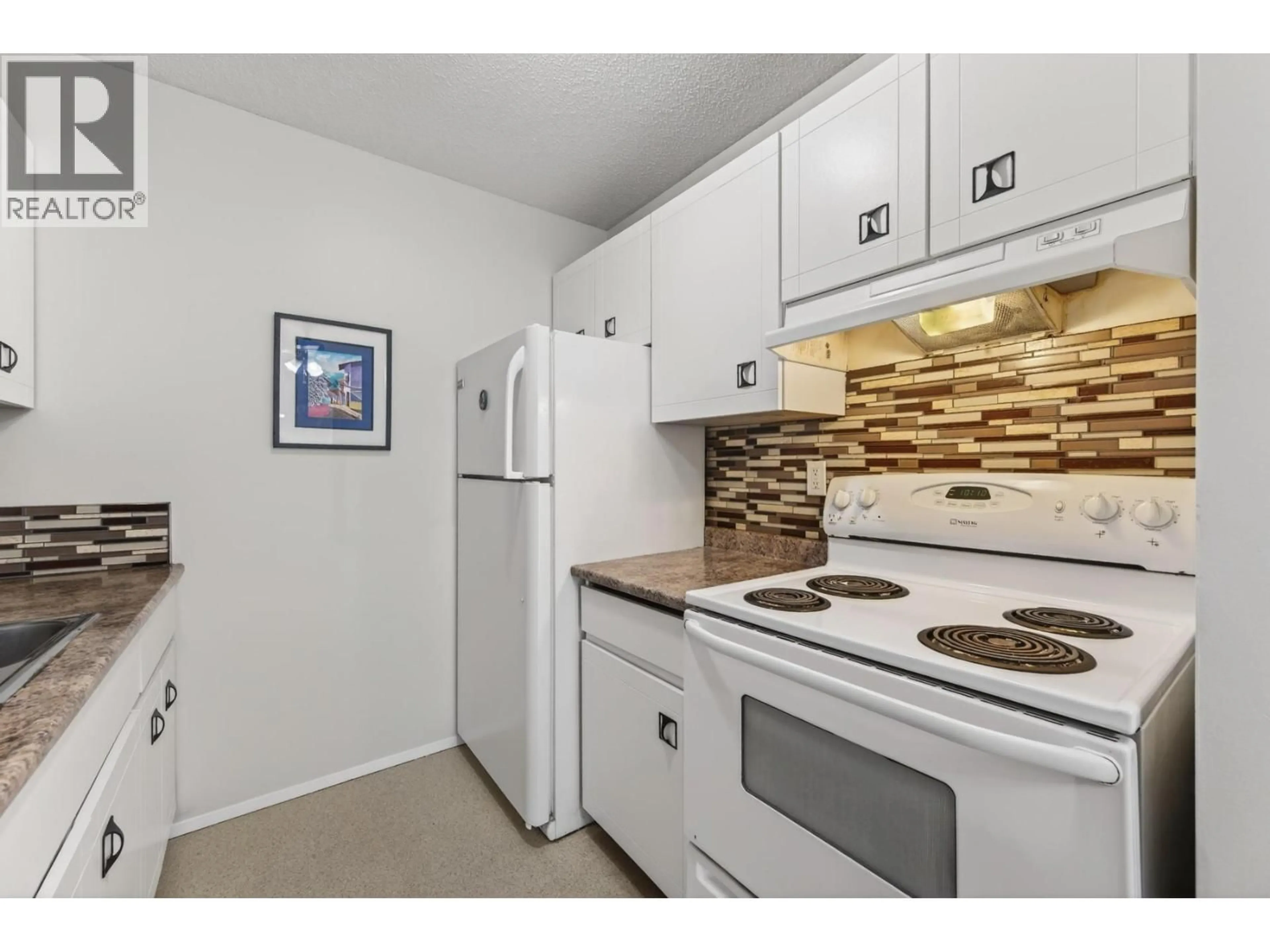 Standard kitchen, ceramic/tile floor for 308 - 751 GRANDVIEW TERRACE, Kamloops British Columbia V2C6C9
