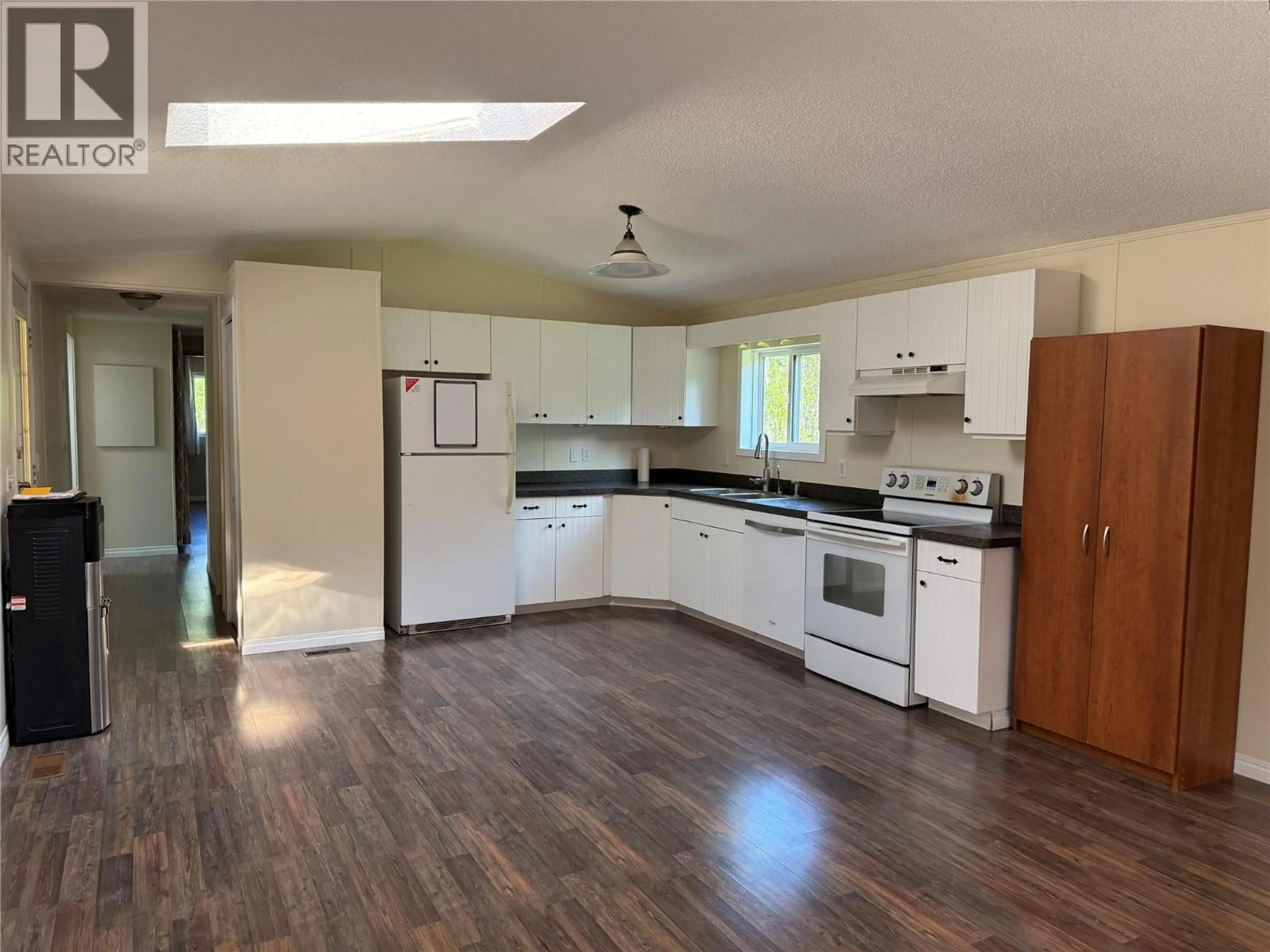 Open concept kitchen, unknown for 4668 208 ROAD, Dawson Creek British Columbia V0C1B0