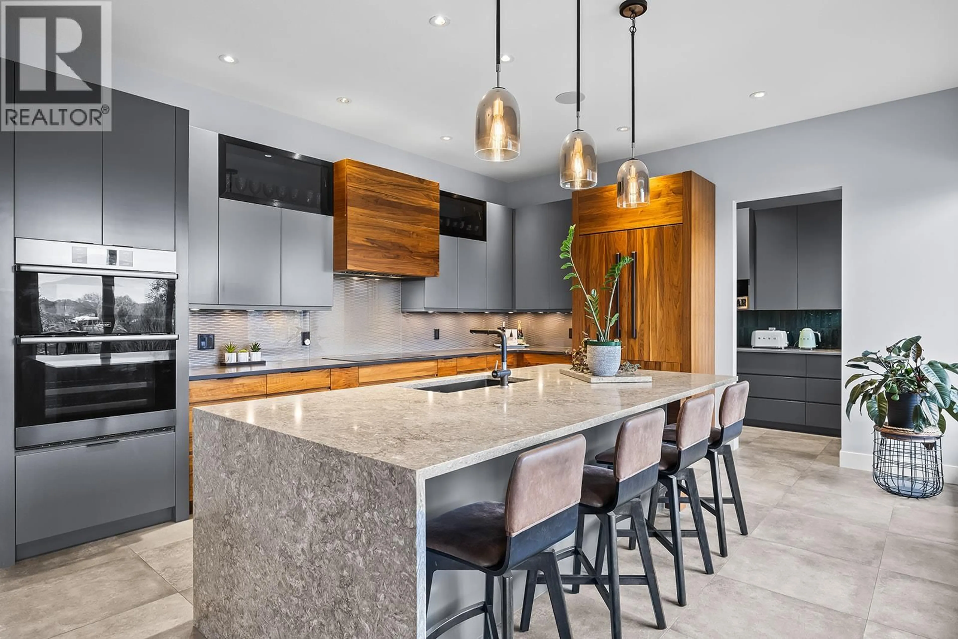 Contemporary kitchen, unknown for 720 TURNER ROAD, Kelowna British Columbia V1W2K8