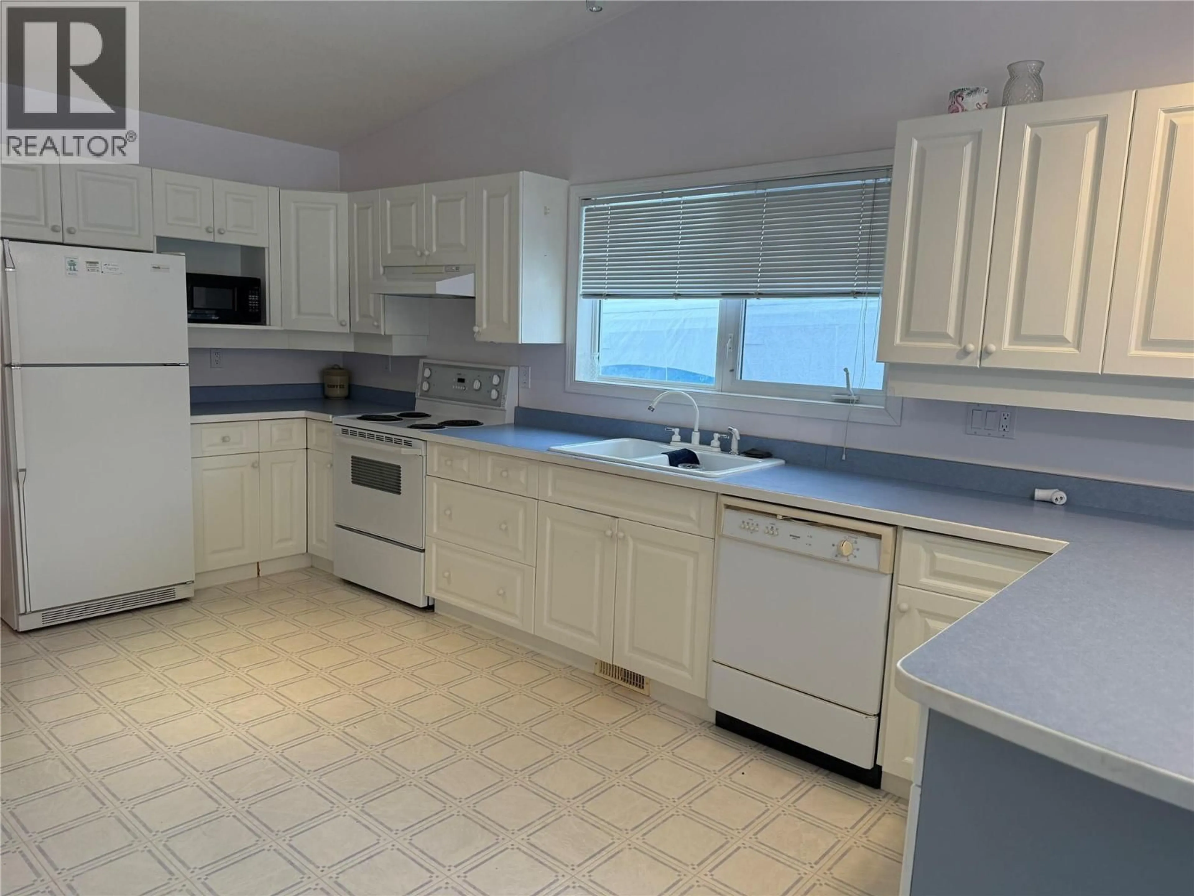 Standard kitchen, ceramic/tile floor for 10719 WILLOWVIEW DRIVE, Dawson Creek British Columbia V1G4T2