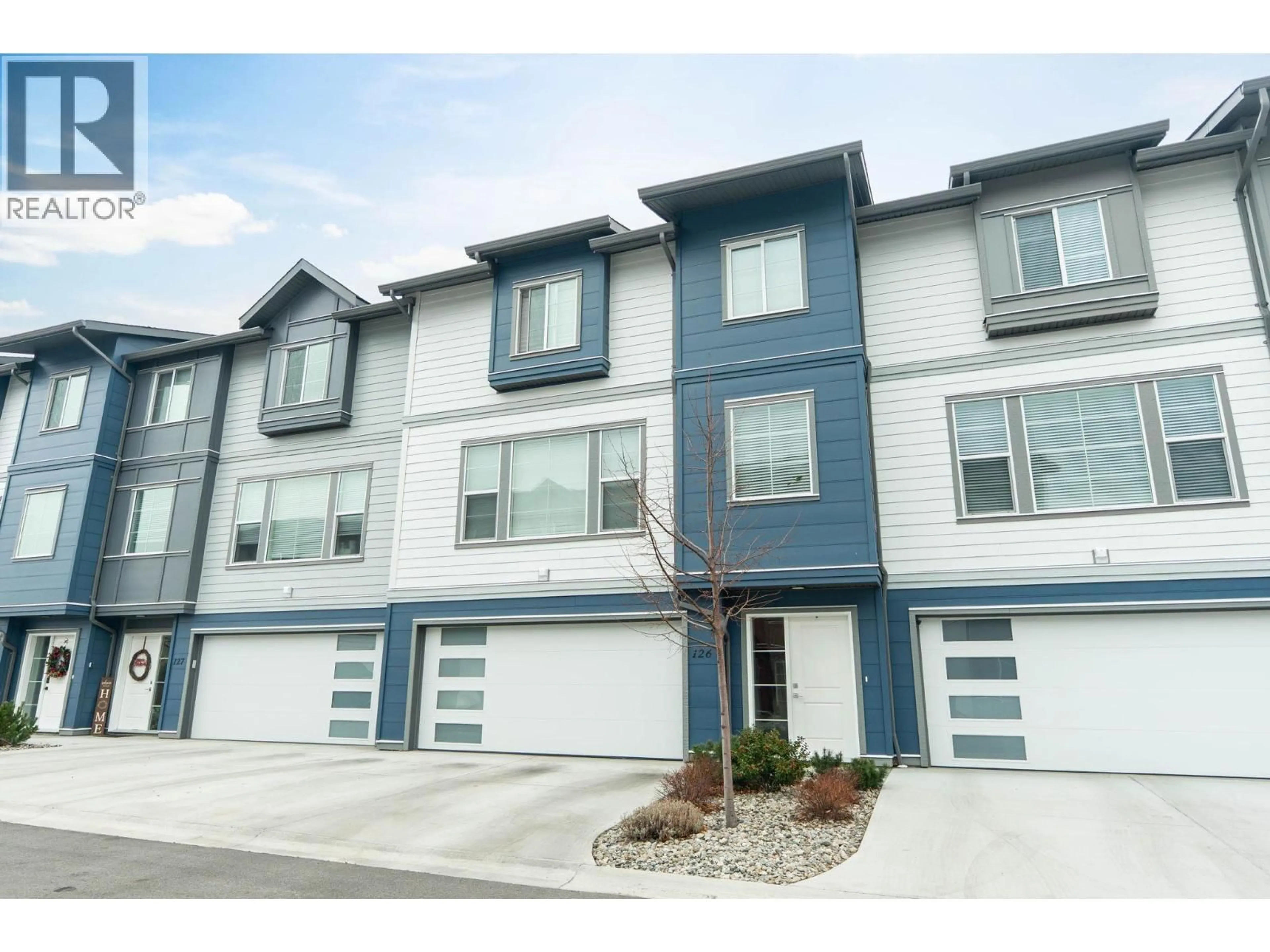 Home with vinyl exterior material, street for 126 - 4025 GELLATLY ROAD SOUTH, West Kelowna British Columbia V4T0E6