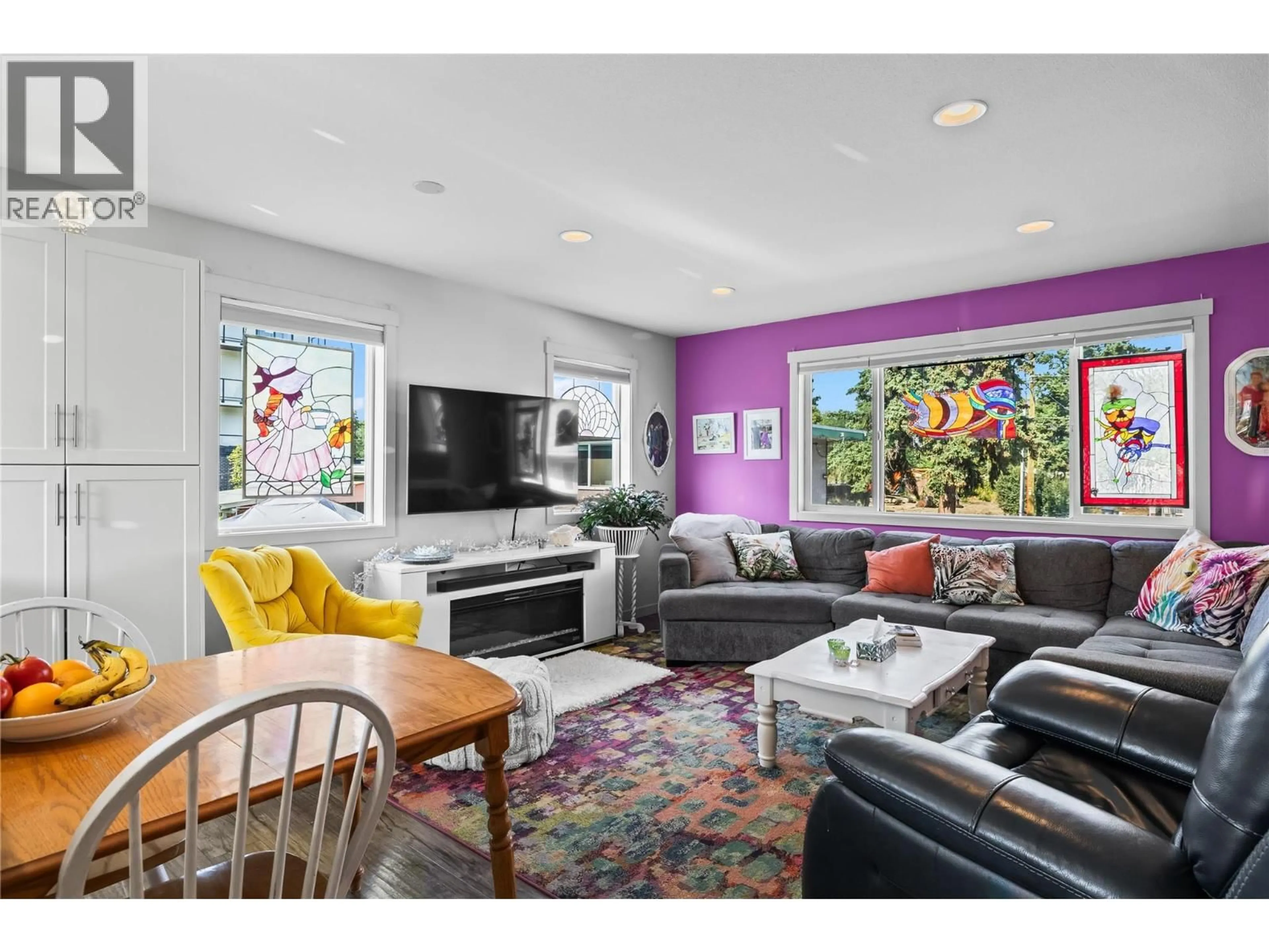 Living room with furniture, unknown for 1319 BELAIRE AVENUE, Kelowna British Columbia V1Y6B8