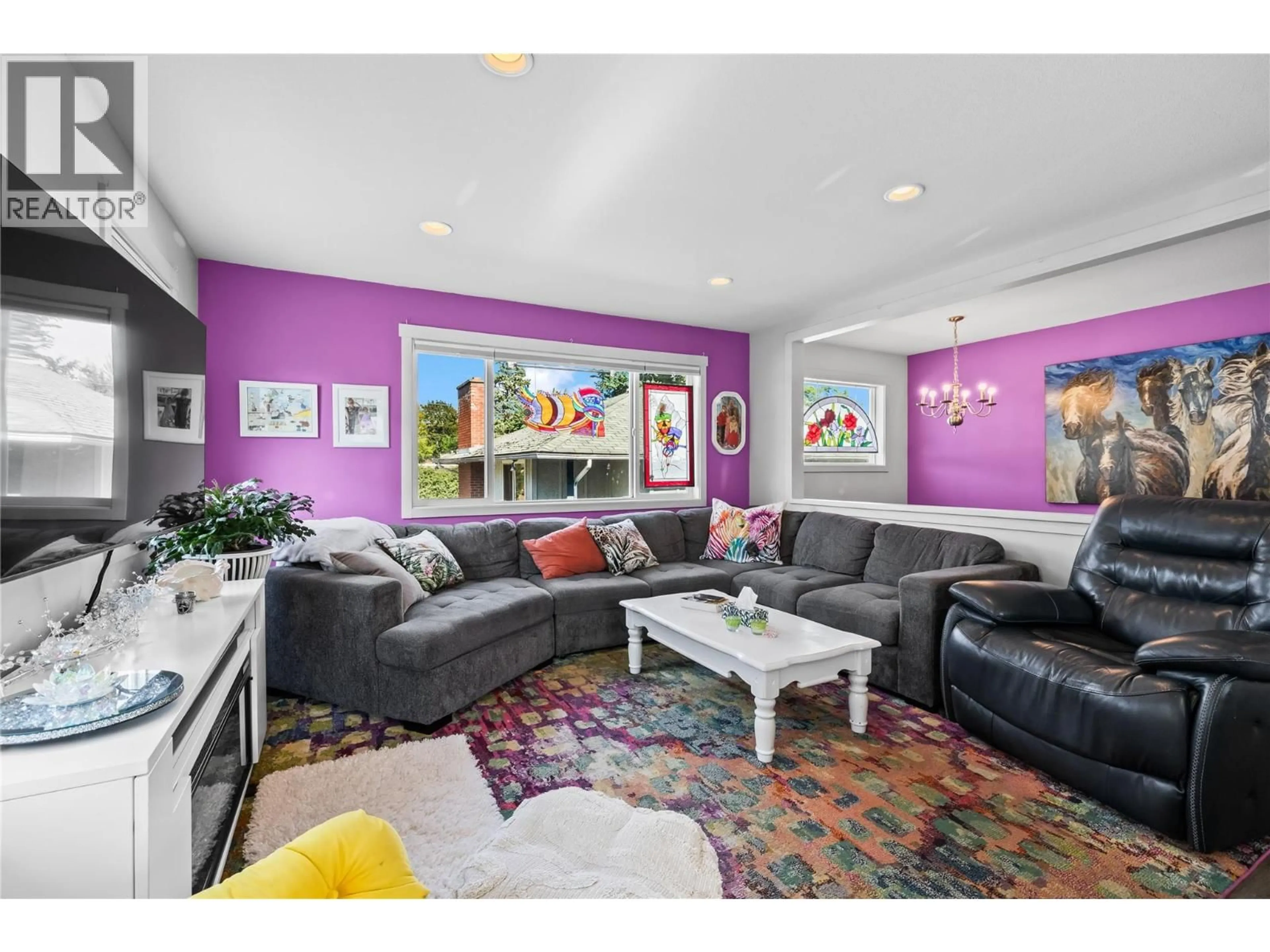 Living room with furniture, unknown for 1319 BELAIRE AVENUE, Kelowna British Columbia V1Y6B8