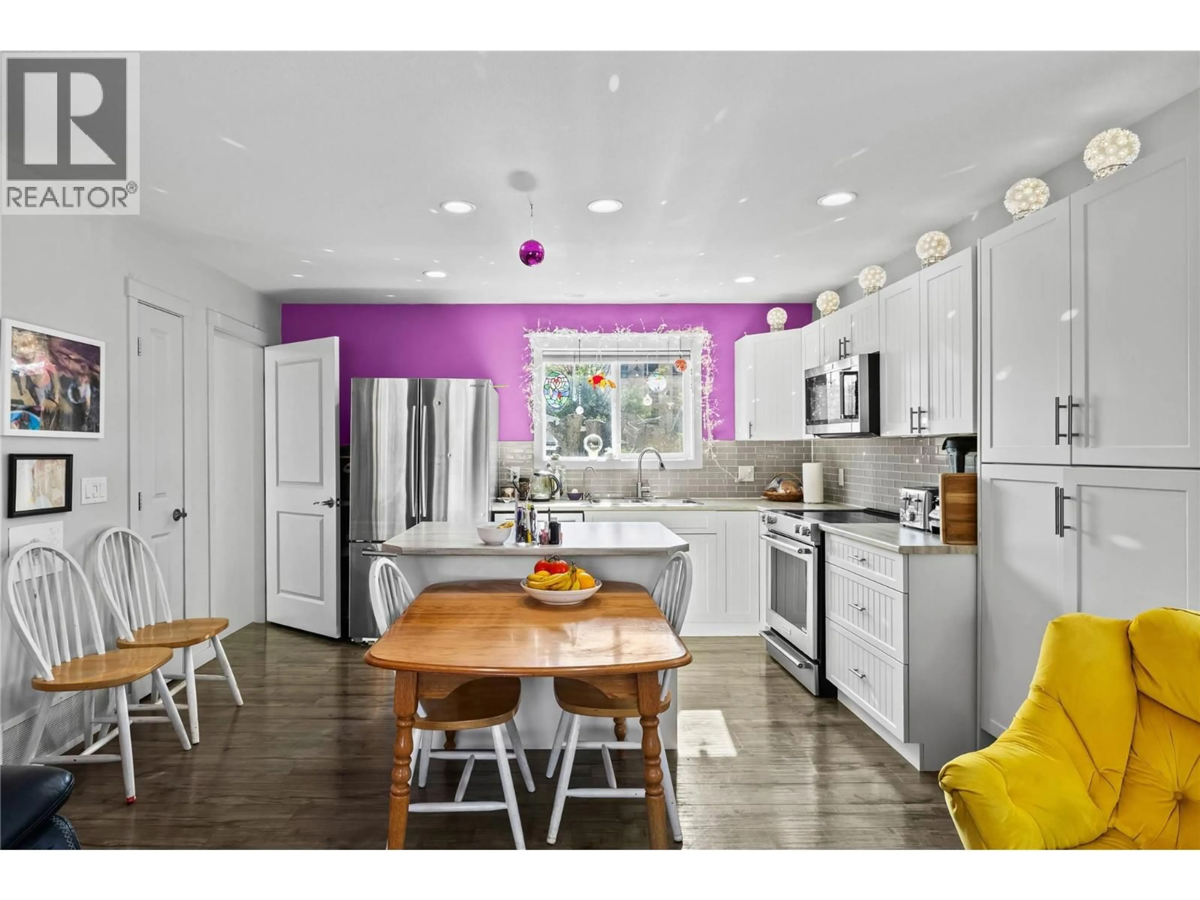 Open concept kitchen, unknown for 1319 BELAIRE AVENUE, Kelowna British Columbia V1Y6B8