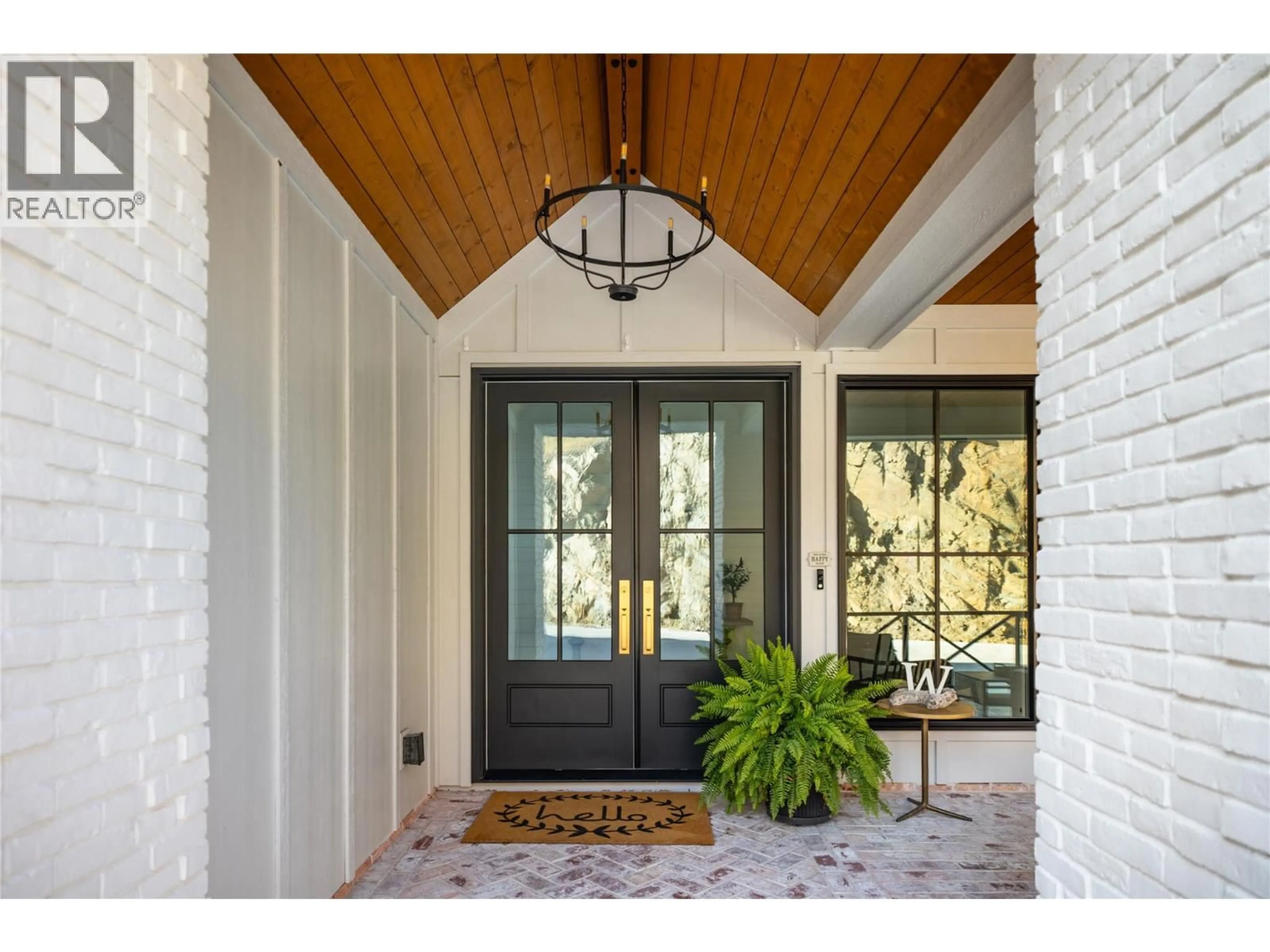 Indoor entryway for 5635 UPPER MISSION COURT, Kelowna British Columbia V1W0C5