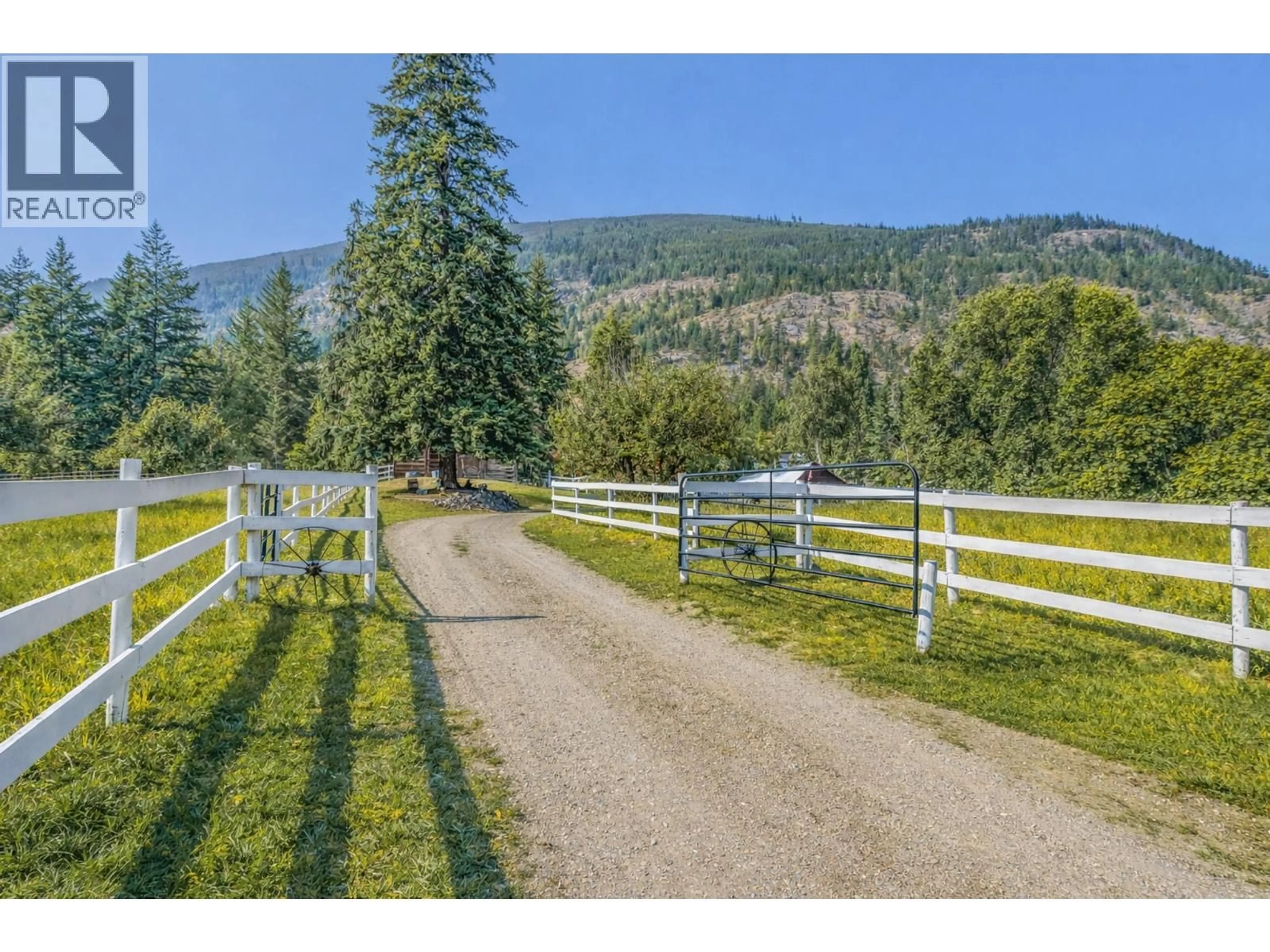 A pic from outside/outdoor area/front of a property/back of a property/a pic from drone, mountain view for 6171 50 STREET NORTHWEST, Salmon Arm British Columbia V1E3A6