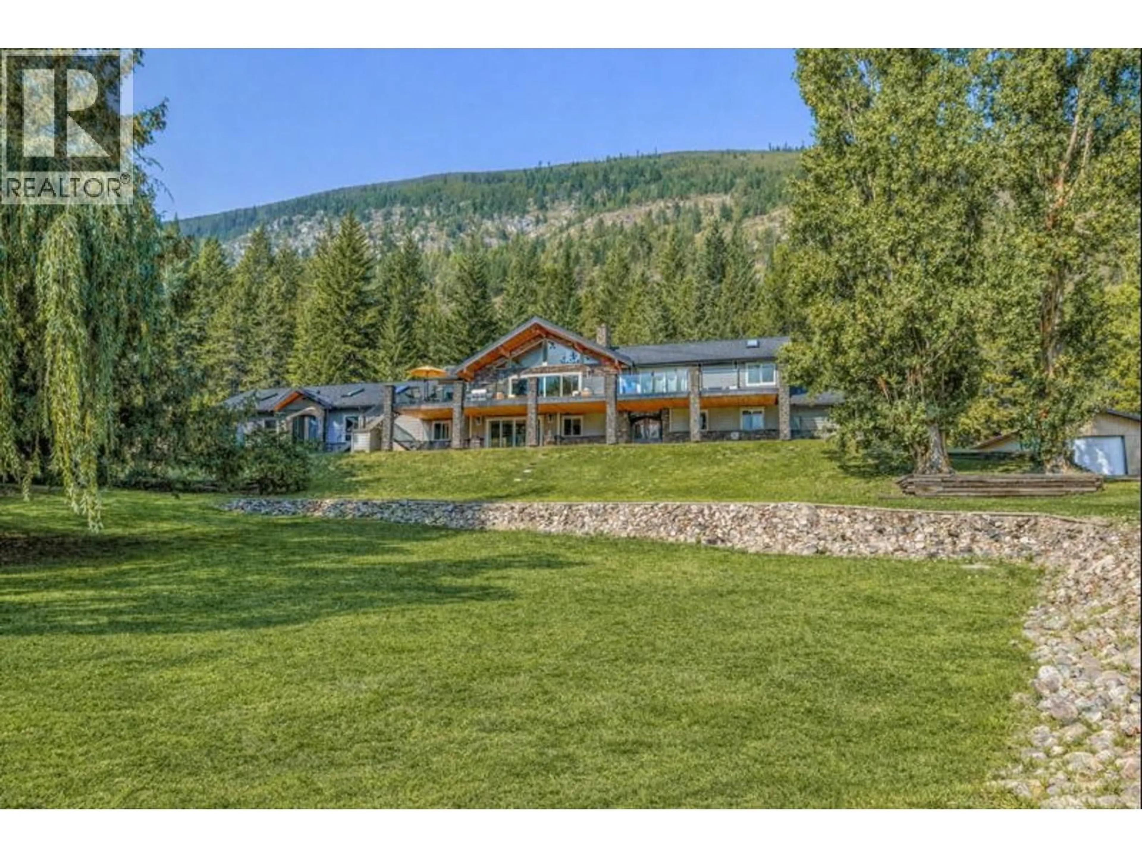 A pic from outside/outdoor area/front of a property/back of a property/a pic from drone, mountain view for 6171 50 STREET NORTHWEST, Salmon Arm British Columbia V1E3A6
