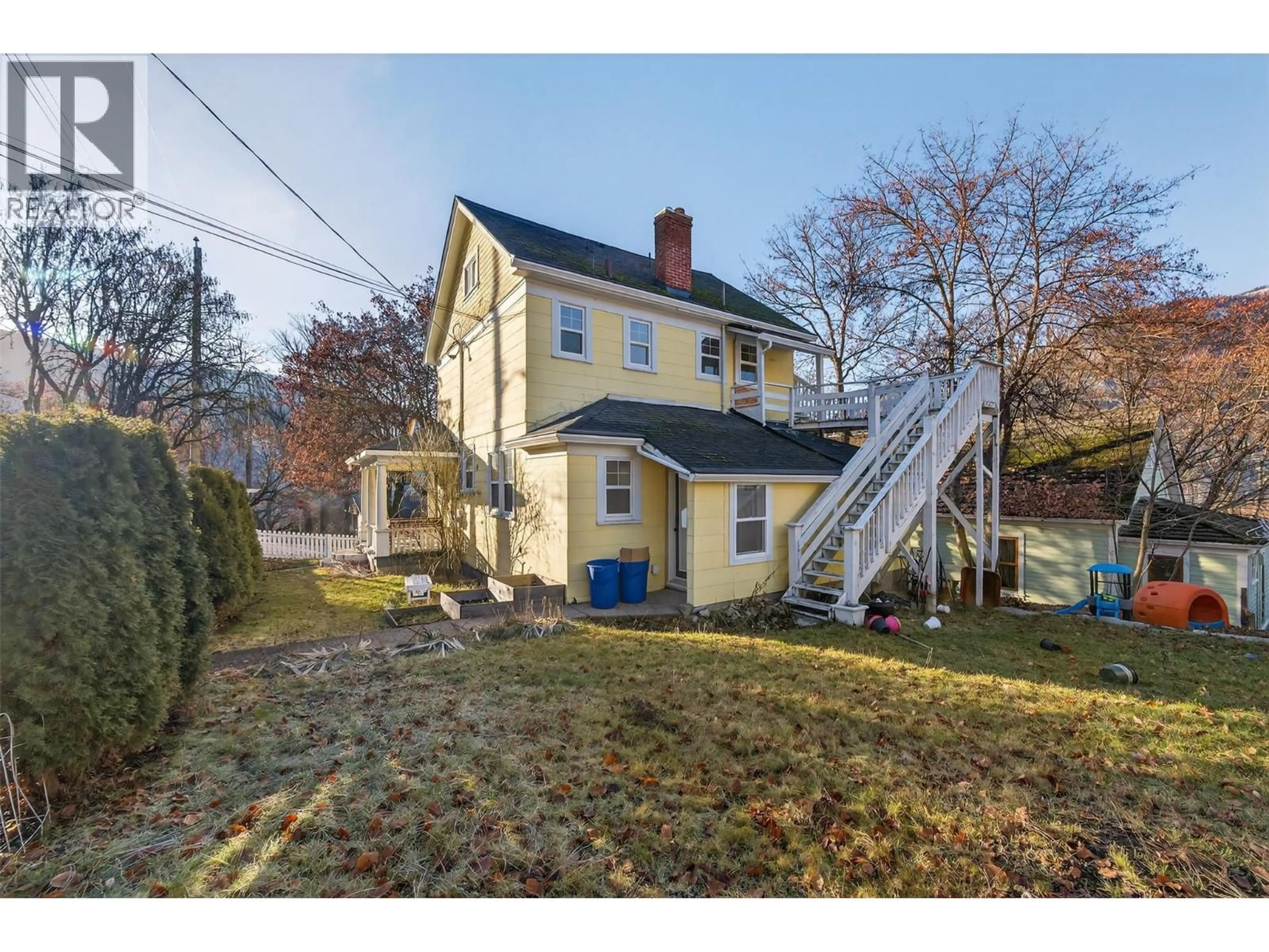 A pic from outside/outdoor area/front of a property/back of a property/a pic from drone, street for 723 HENDRYX STREET, Nelson British Columbia V1L2B1