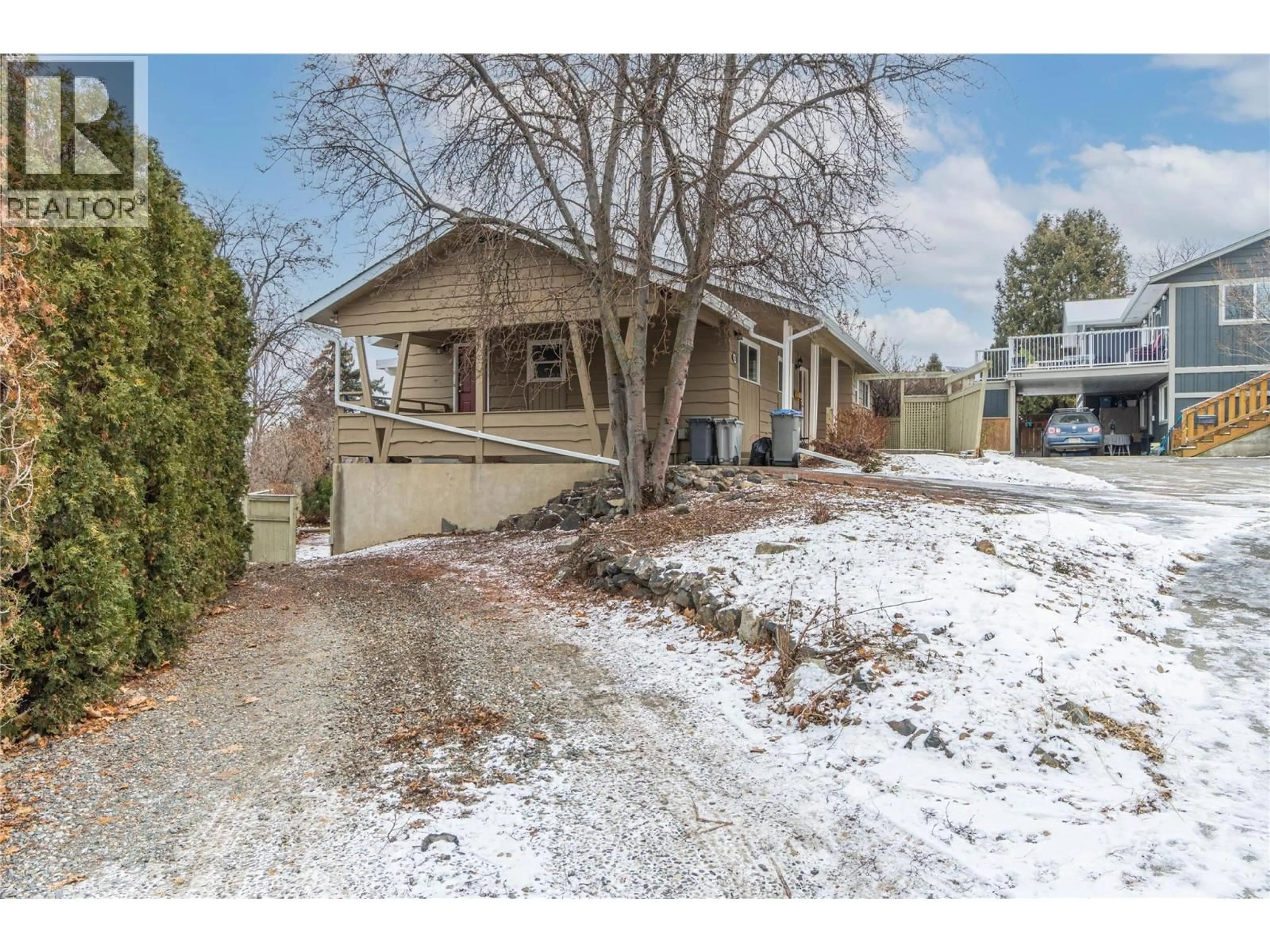 A pic from outside/outdoor area/front of a property/back of a property/a pic from drone, street for 209 BESTWICK E COURT, Kamloops British Columbia V2C1R9