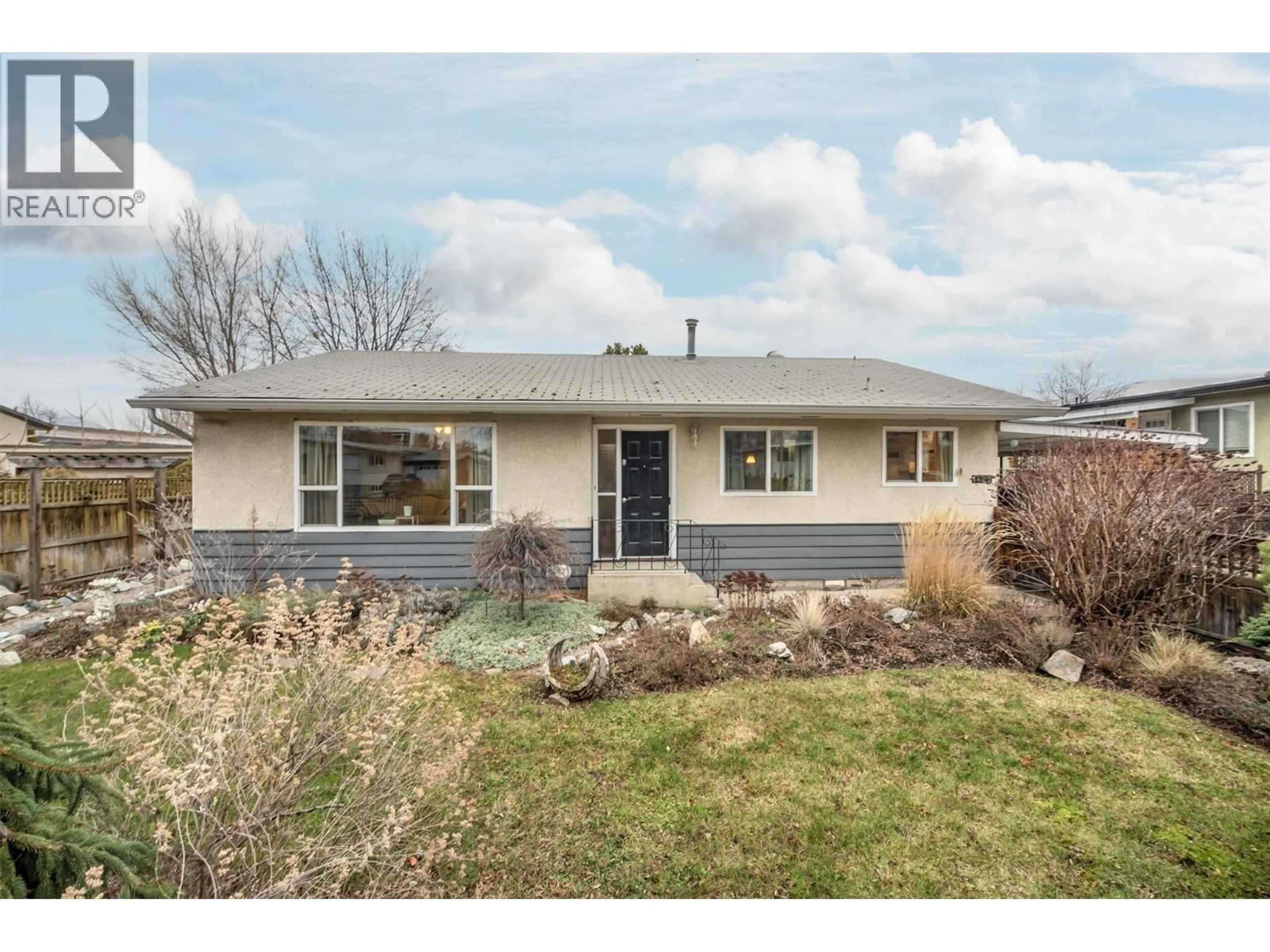 Home with vinyl exterior material, street for 1122 STOCKWELL AVENUE, Kelowna British Columbia V1Y6W6