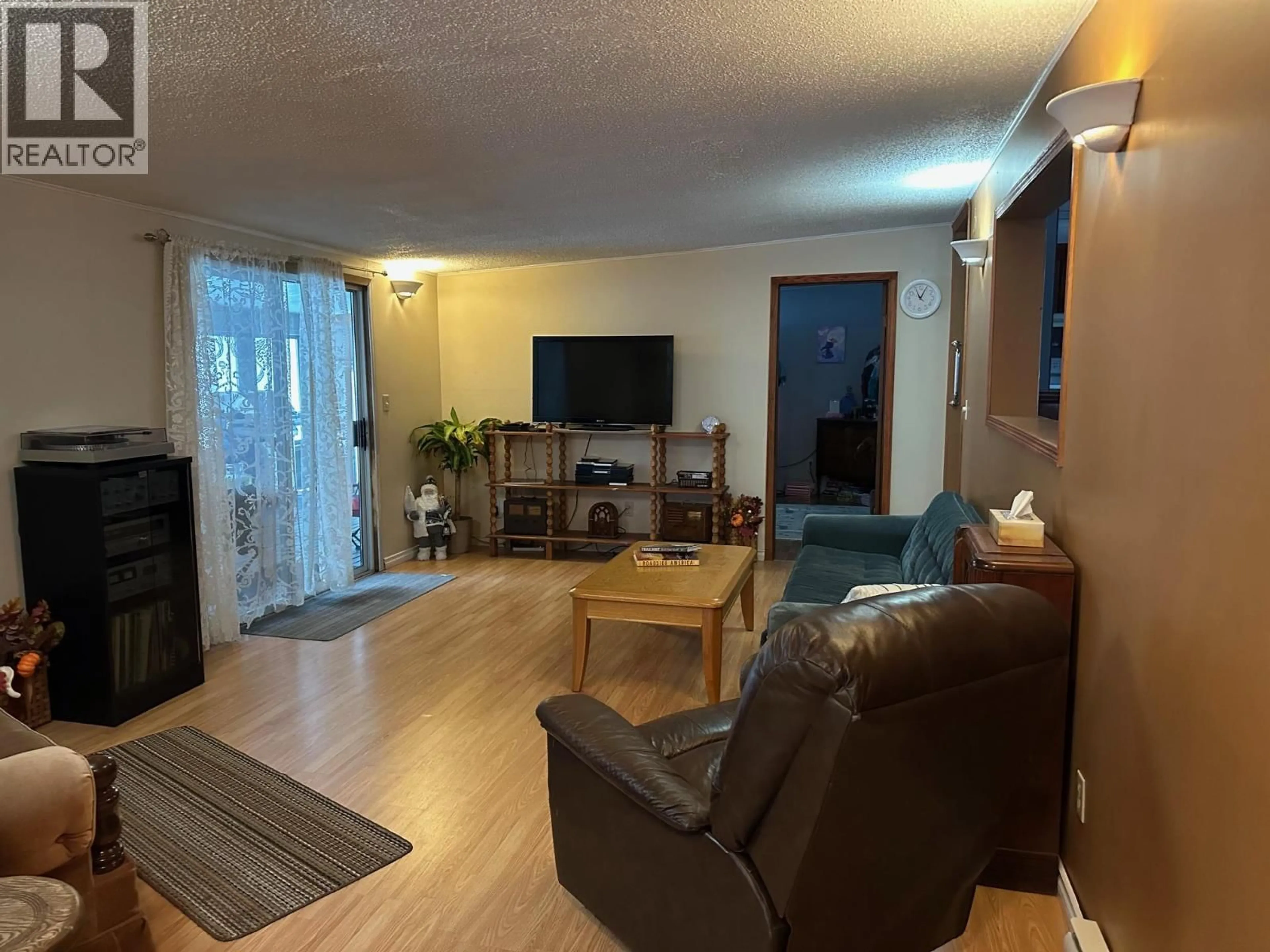 Living room with furniture, wood/laminate floor for 23 - 2756 GREENWOOD ROAD, Nelson British Columbia V1L6L2