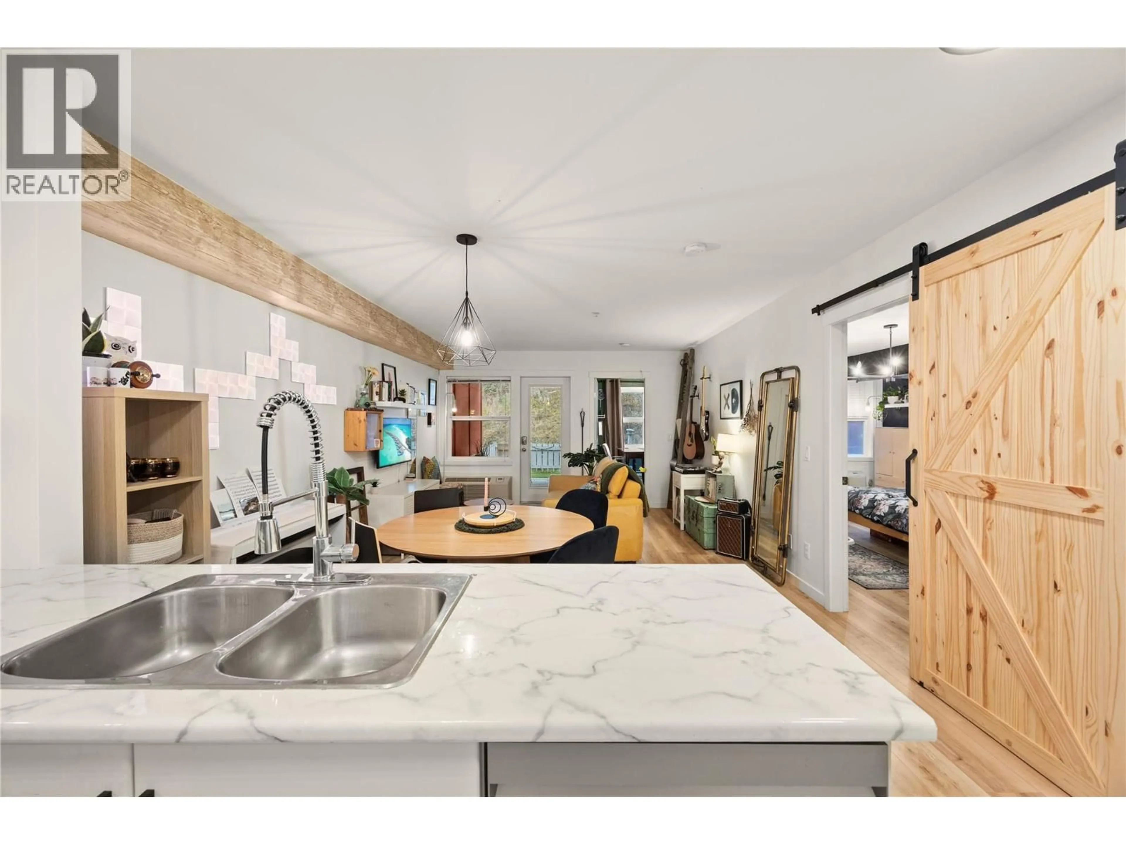 Open concept kitchen, ceramic/tile floor for 210 - 1481 GLENMORE ROAD NORTH, Kelowna British Columbia V1V2C5