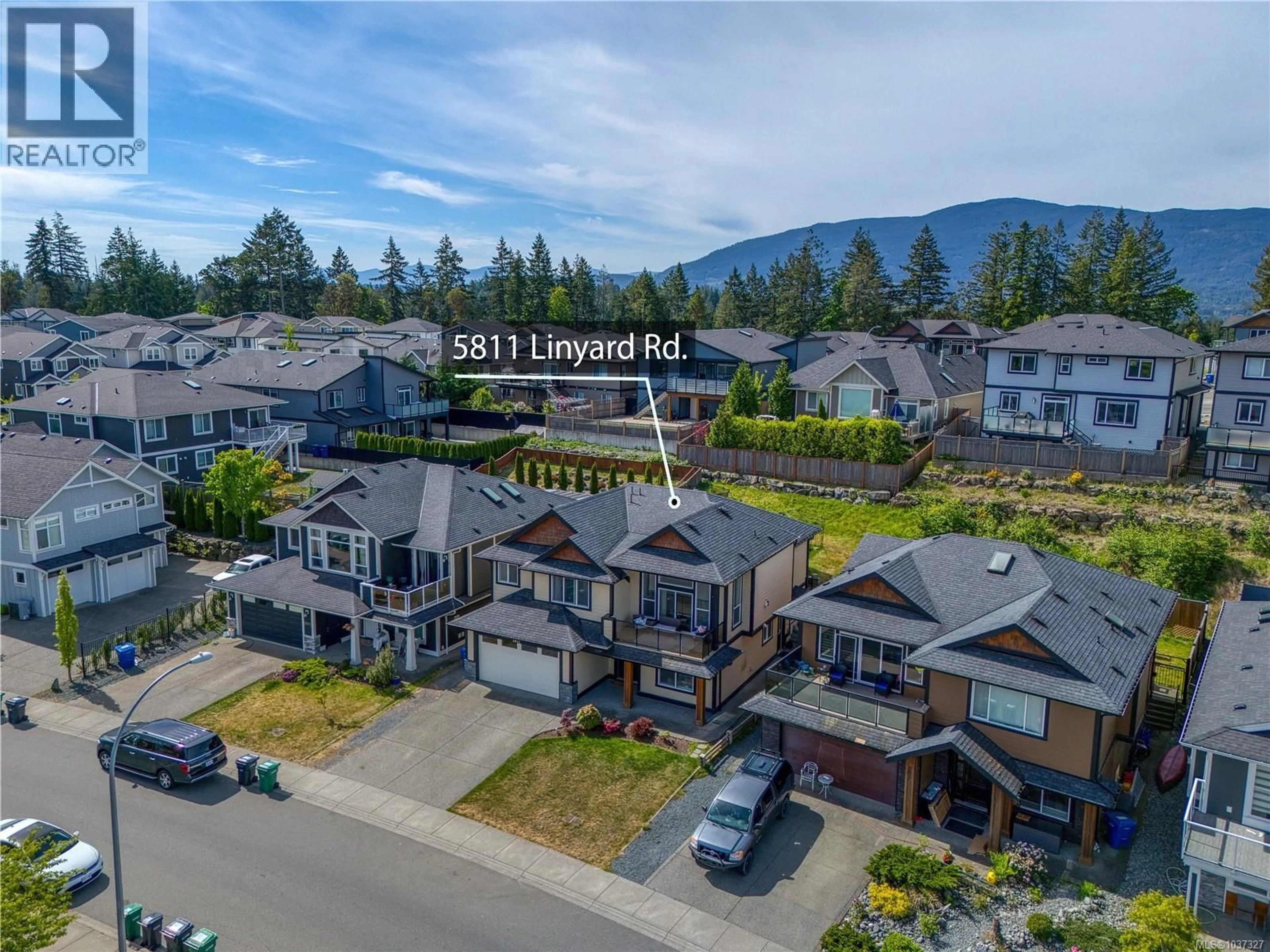 A pic from outside/outdoor area/front of a property/back of a property/a pic from drone, mountain view for 5811 LINYARD ROAD, Nanaimo British Columbia V9T0G6
