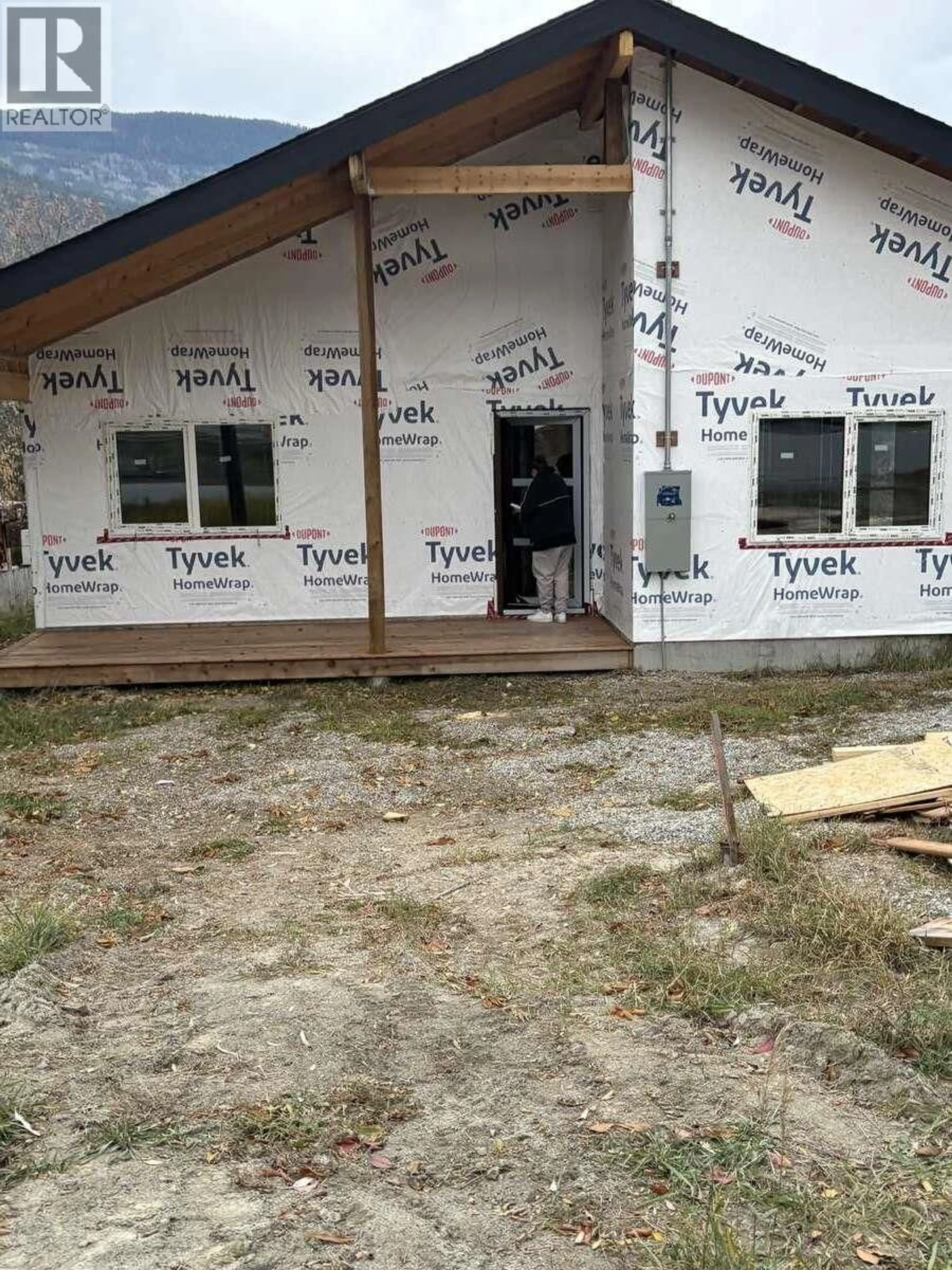 Home with vinyl exterior material, building for 4764 RIVERVIEW DRIVE, Edgewater British Columbia V0A1E0