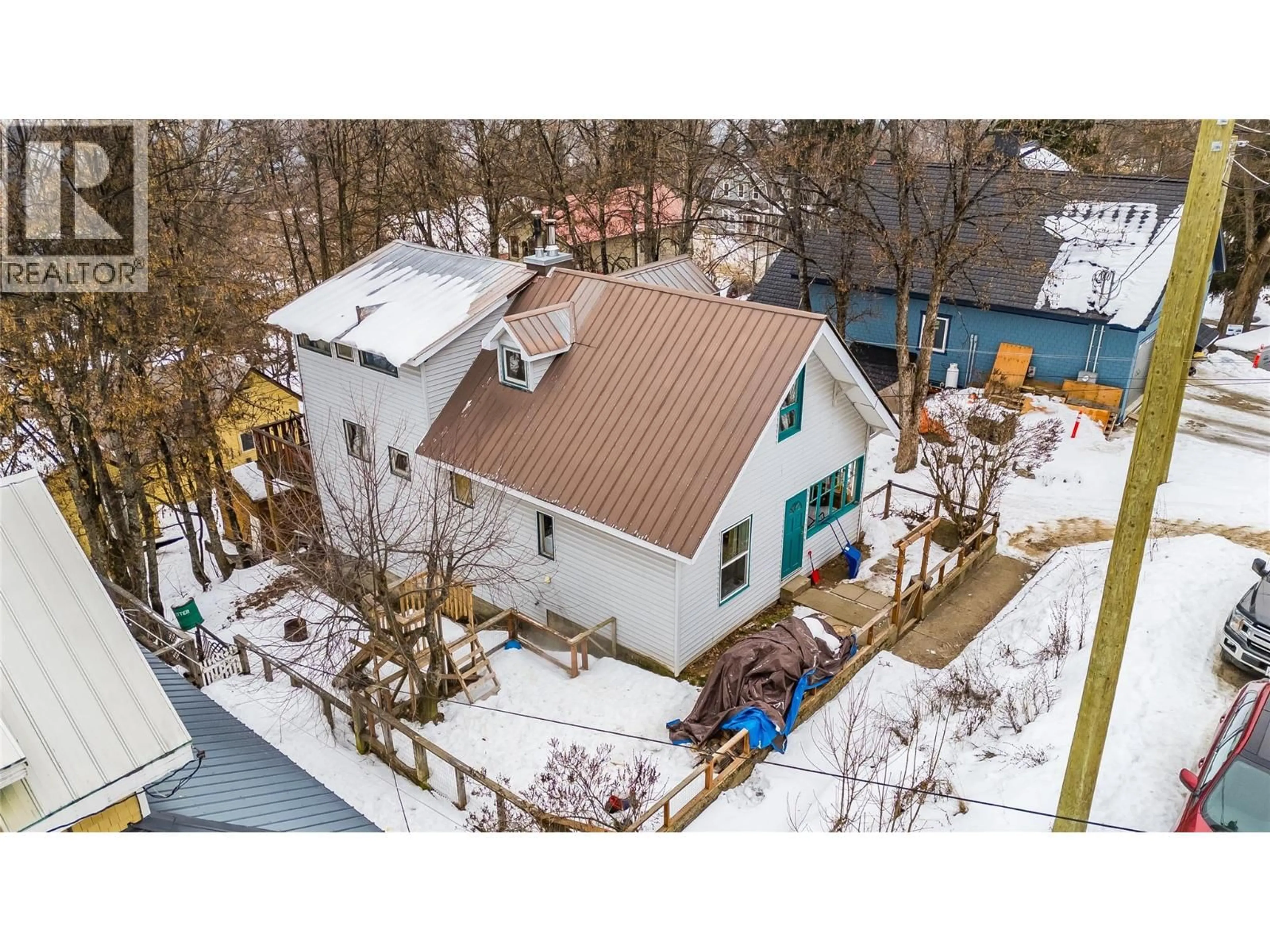 A pic from outside/outdoor area/front of a property/back of a property/a pic from drone, unknown for 2050 GEORGIA STREET, Rossland British Columbia V0G1Y0