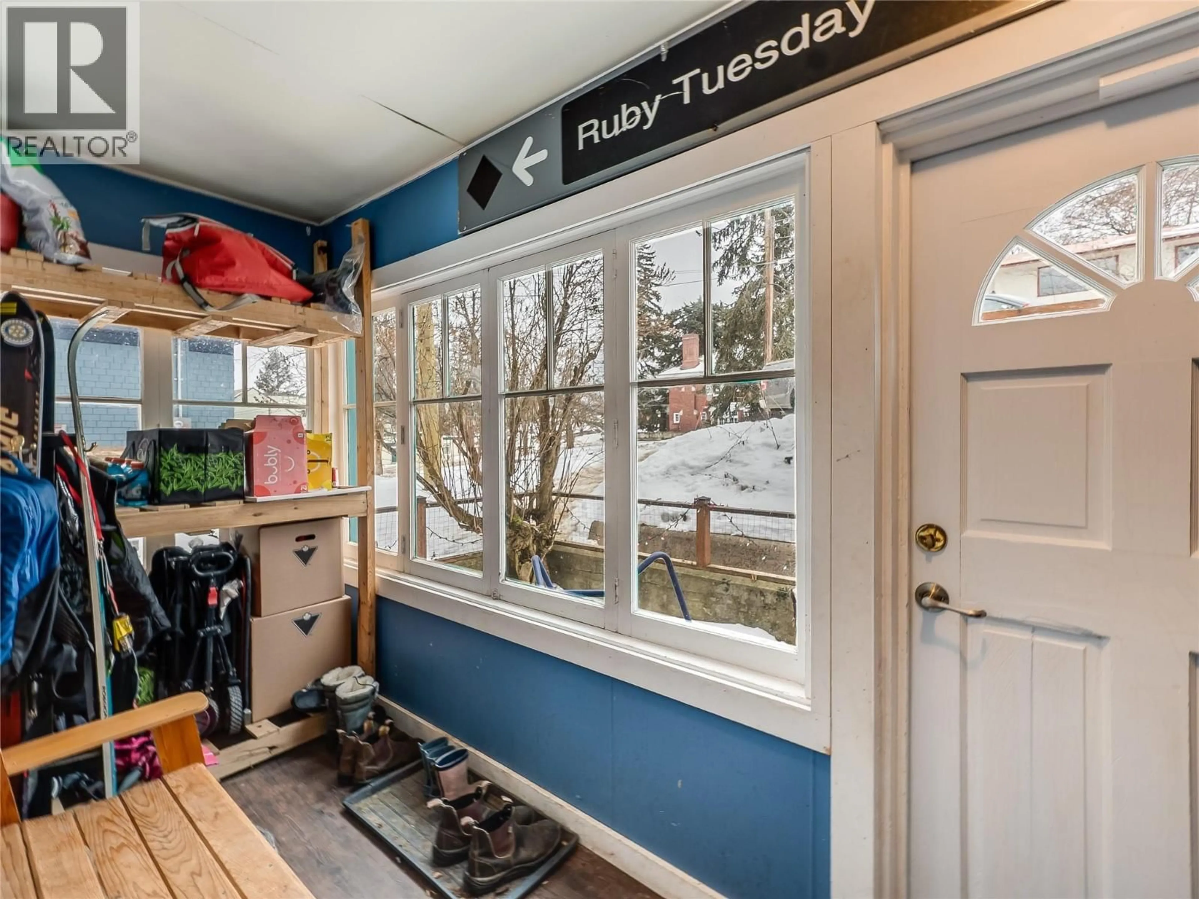 Indoor entryway for 2050 GEORGIA STREET, Rossland British Columbia V0G1Y0