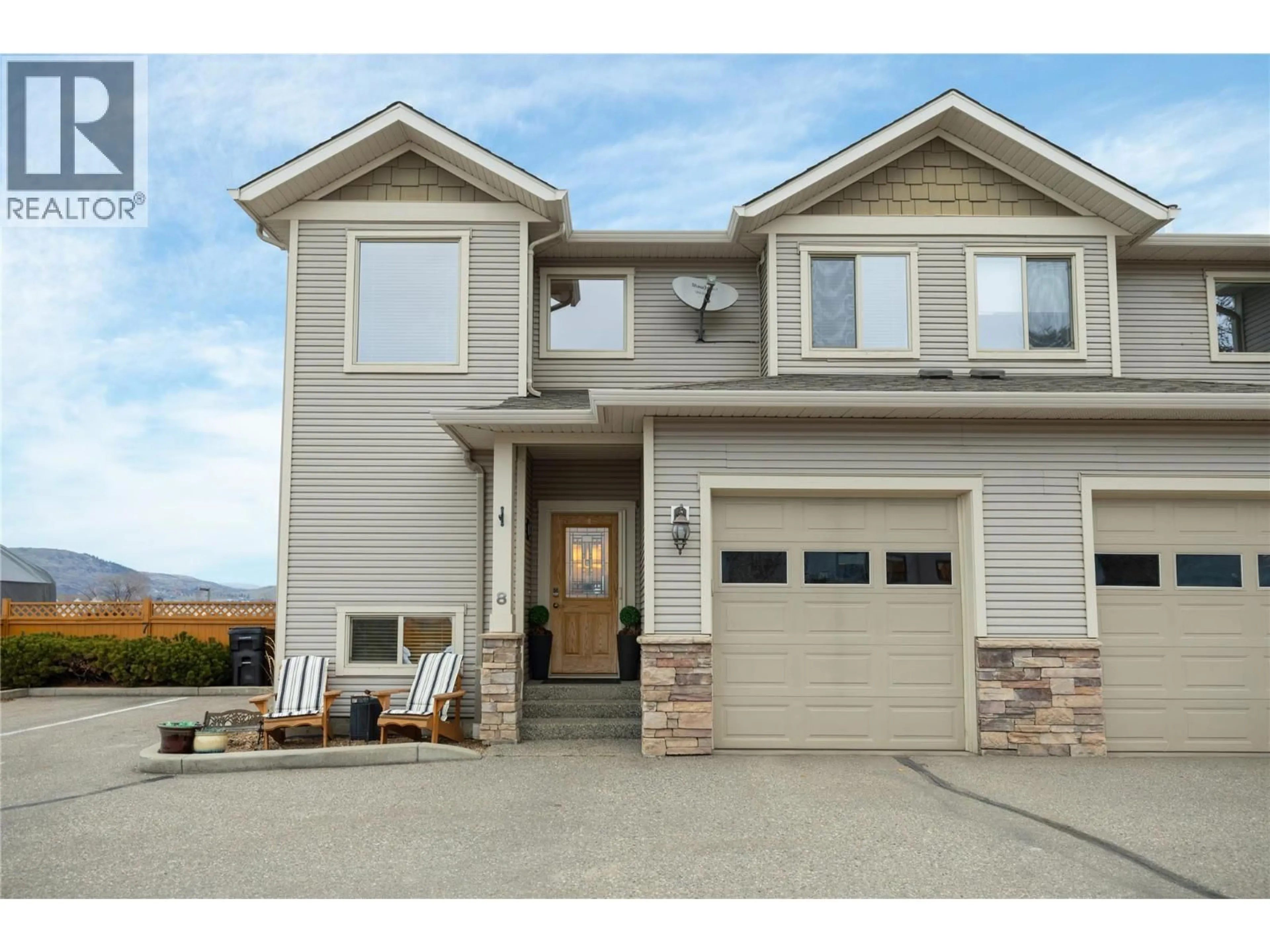 Home with vinyl exterior material, street for 8 - 4610 20 STREET, Vernon British Columbia V1T4E5