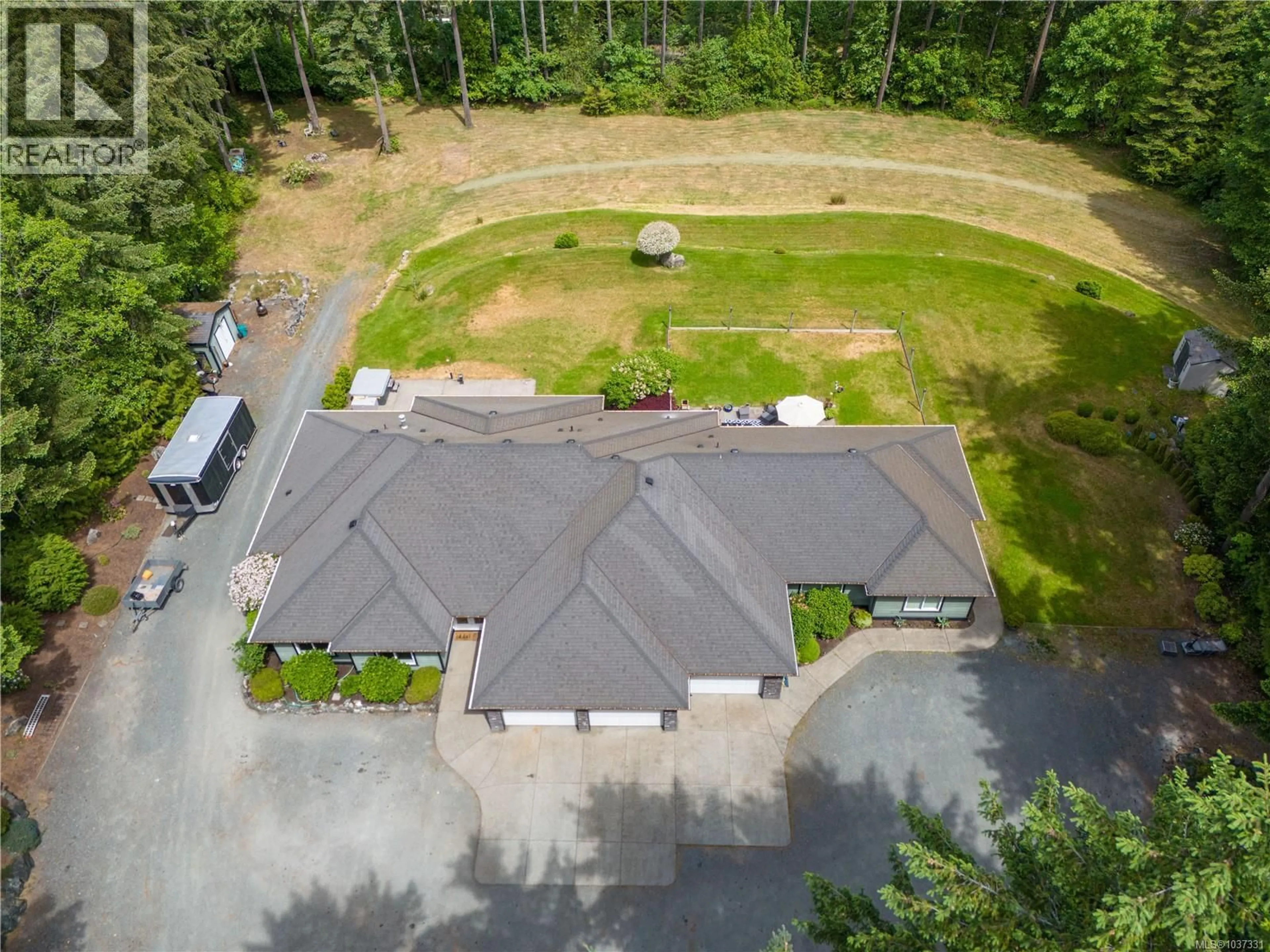 A pic from outside/outdoor area/front of a property/back of a property/a pic from drone, unknown for 685 WILDGREEN WAY, Parksville British Columbia V9P0A5