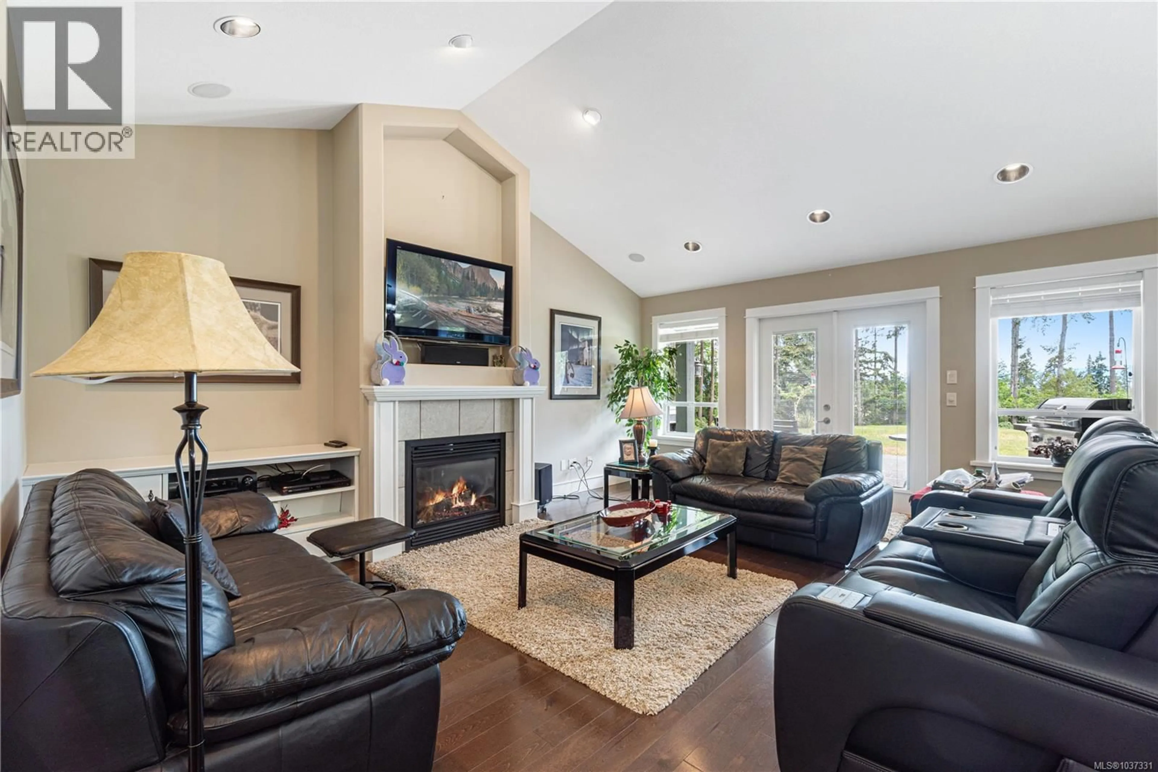 Living room with furniture, unknown for 685 WILDGREEN WAY, Parksville British Columbia V9P0A5