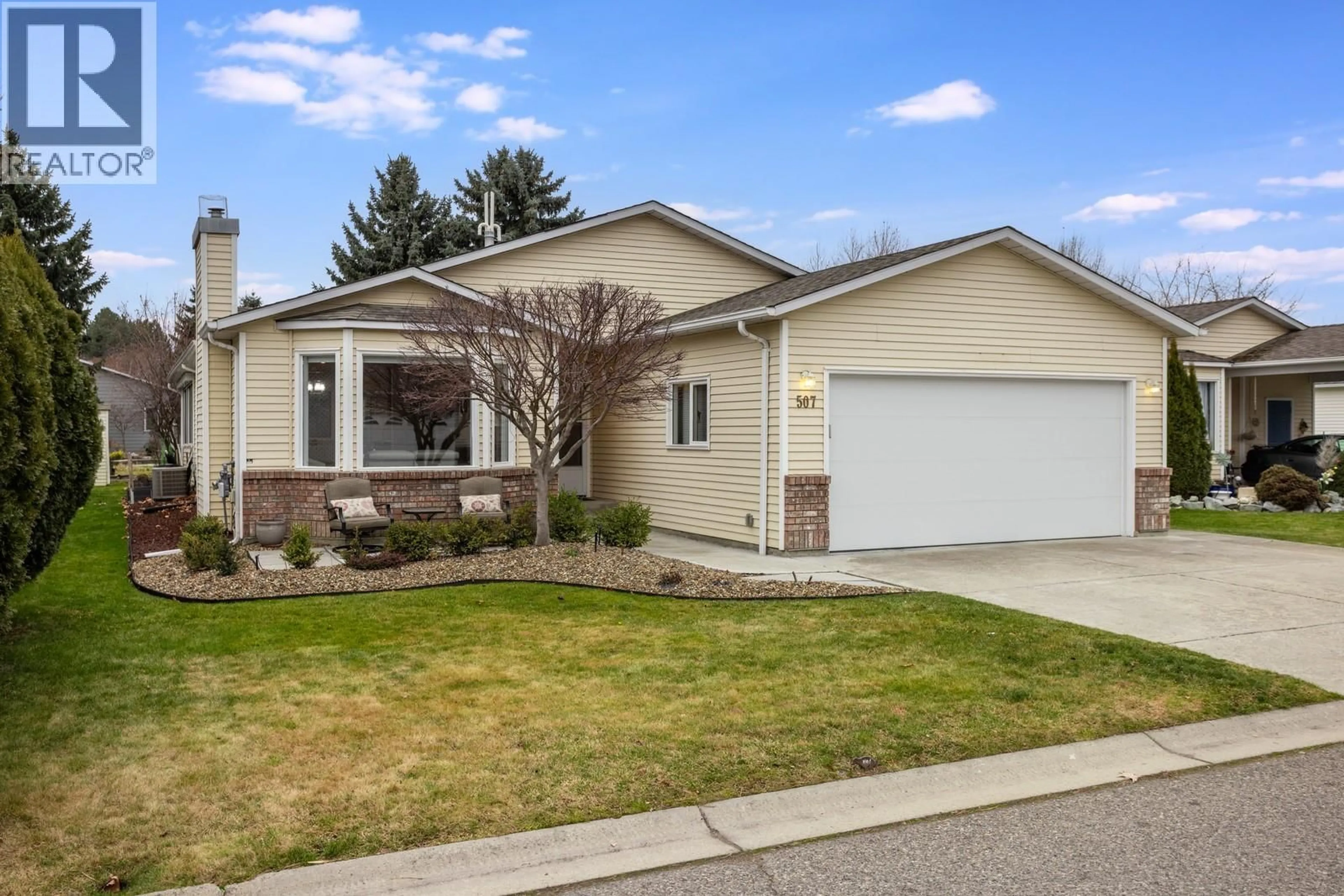 Home with vinyl exterior material, street for 507 - 1255 RAYMER AVENUE, Kelowna British Columbia V1W3S3