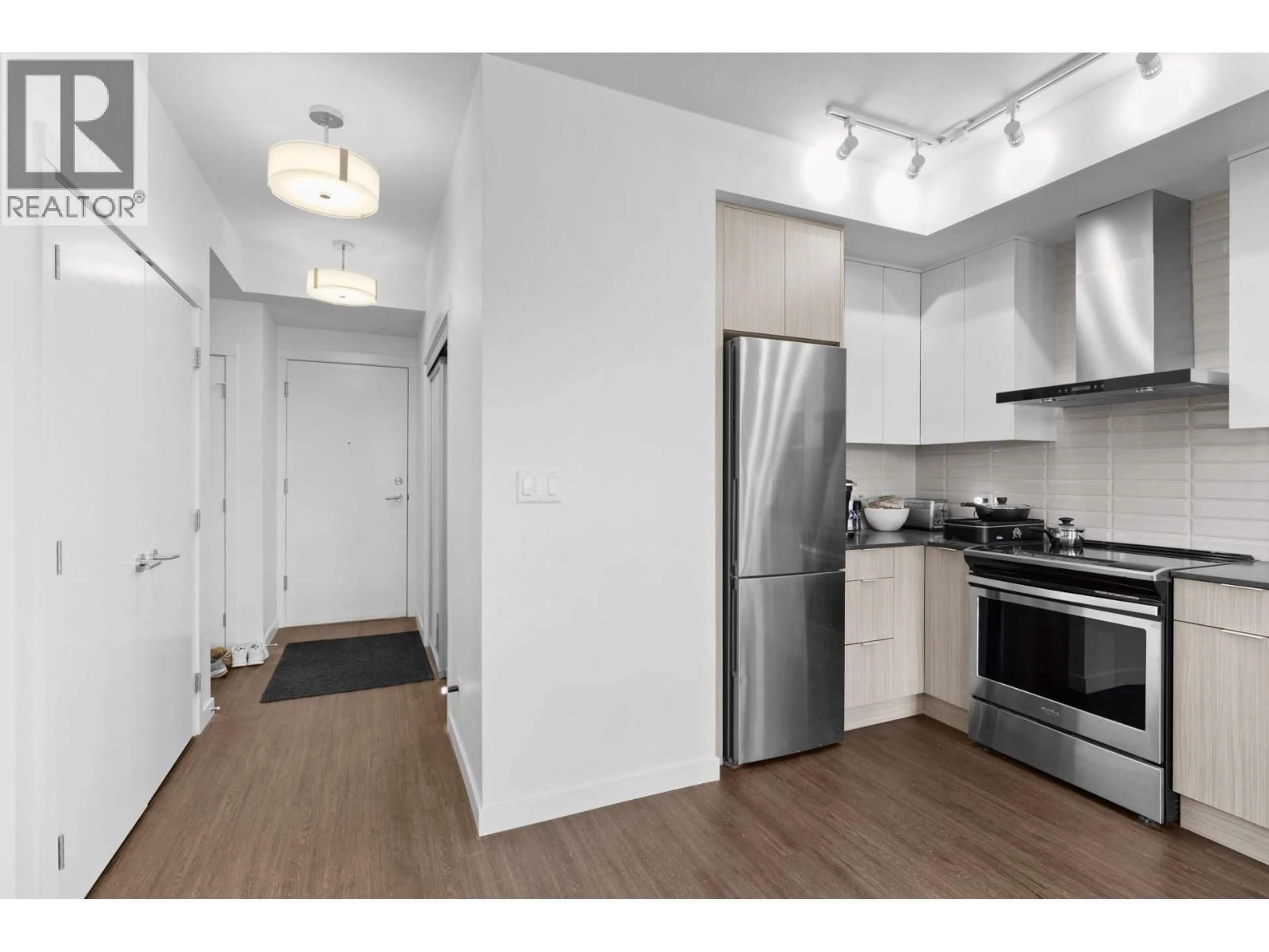 Standard kitchen, unknown for PH3 - 1800 RICHTER STREET, Kelowna British Columbia V1Y2M6