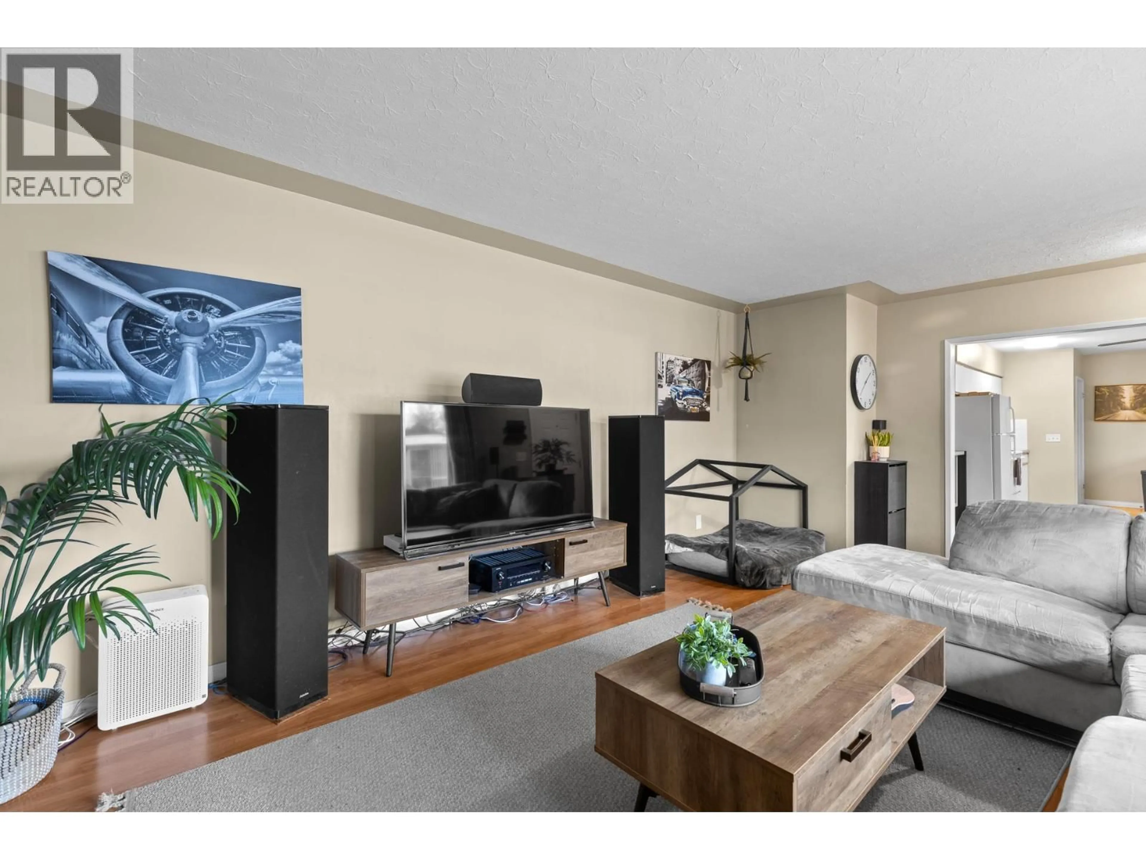 Living room with furniture, unknown for 1231 KELGLEN CRESCENT, Kelowna British Columbia V1Y6K4