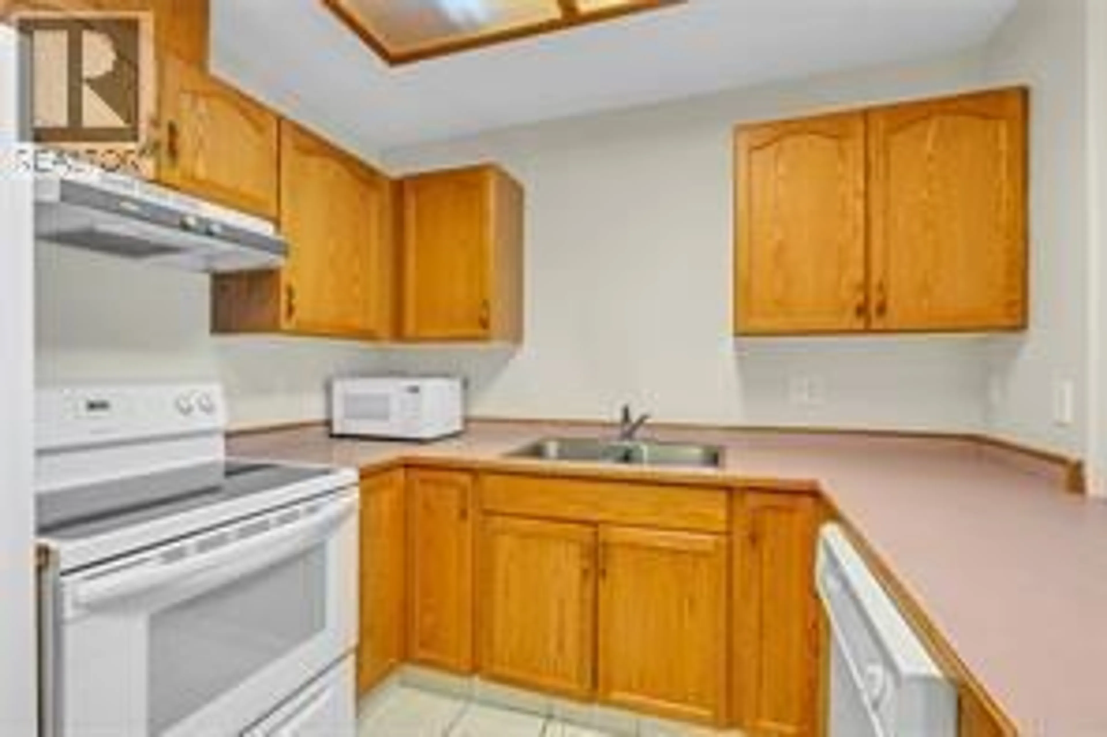 Standard kitchen, unknown for 306 - 3310 SKAHA LAKE ROAD, Penticton British Columbia V2A6G4