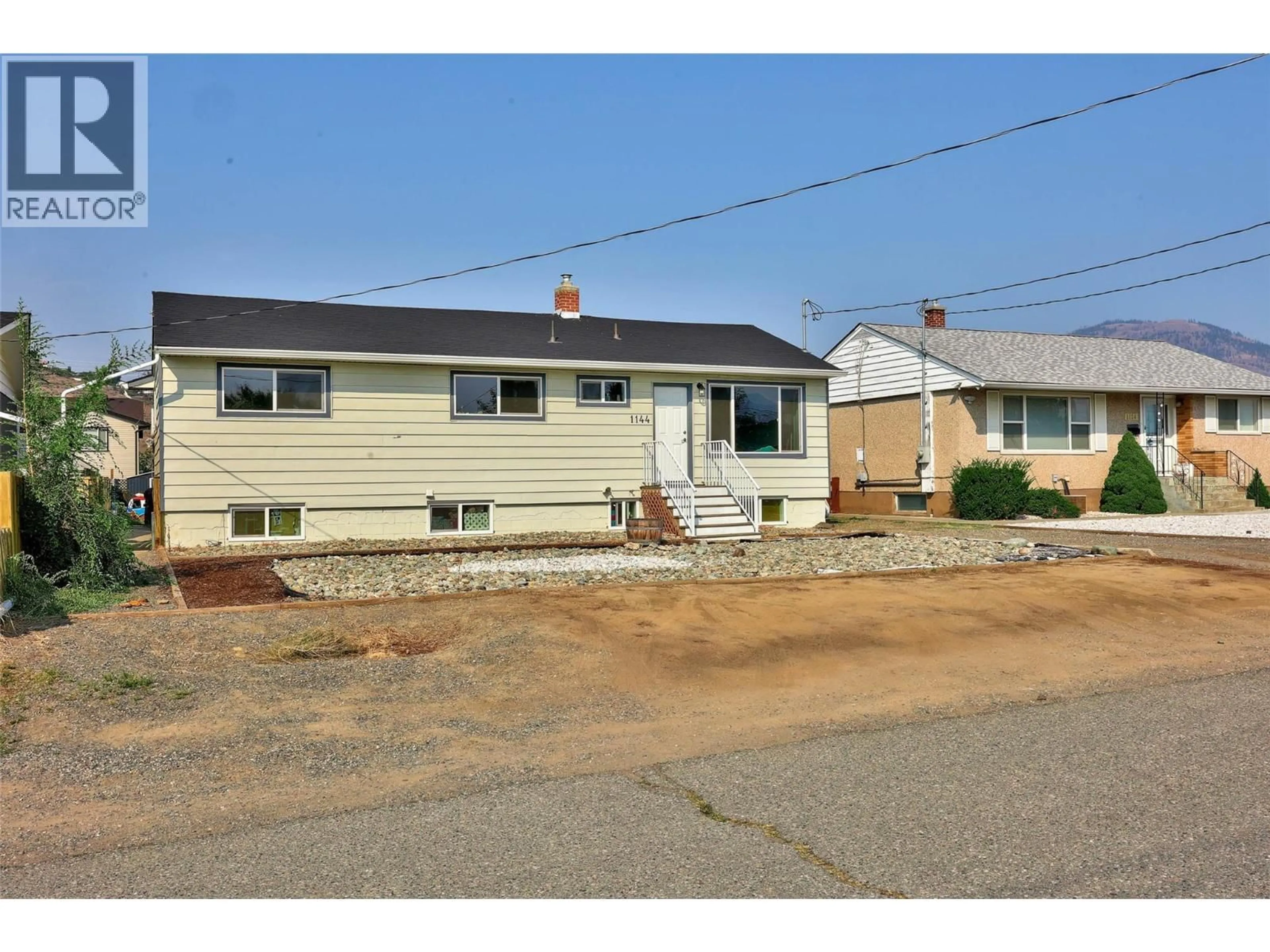 Home with vinyl exterior material, street for 1144 SHERBROOKE AVENUE, Kamloops British Columbia V2B1W7