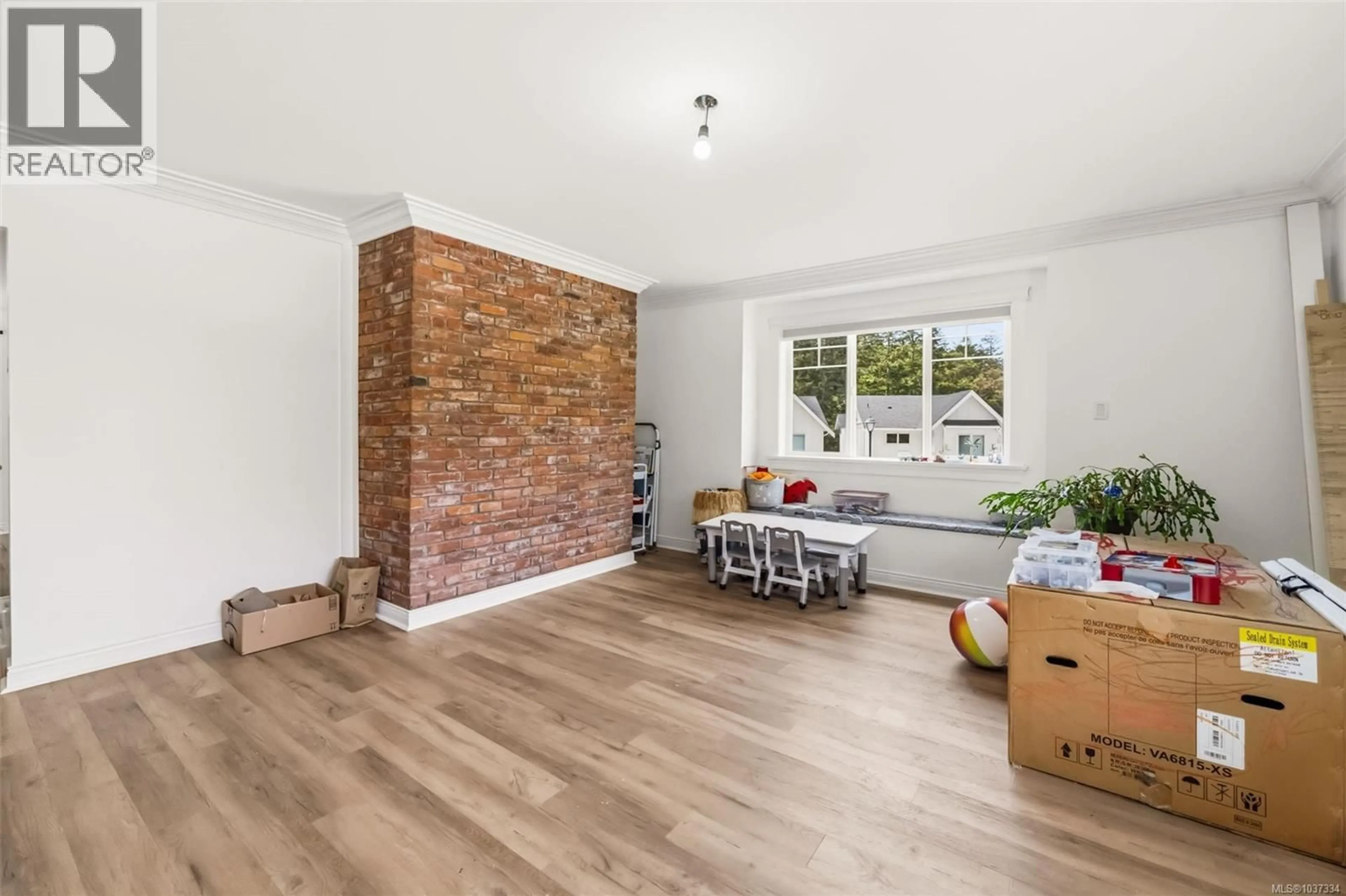Living room with furniture, wood/laminate floor for 3314 WEST OAK PLACE, Langford British Columbia V9C2P2