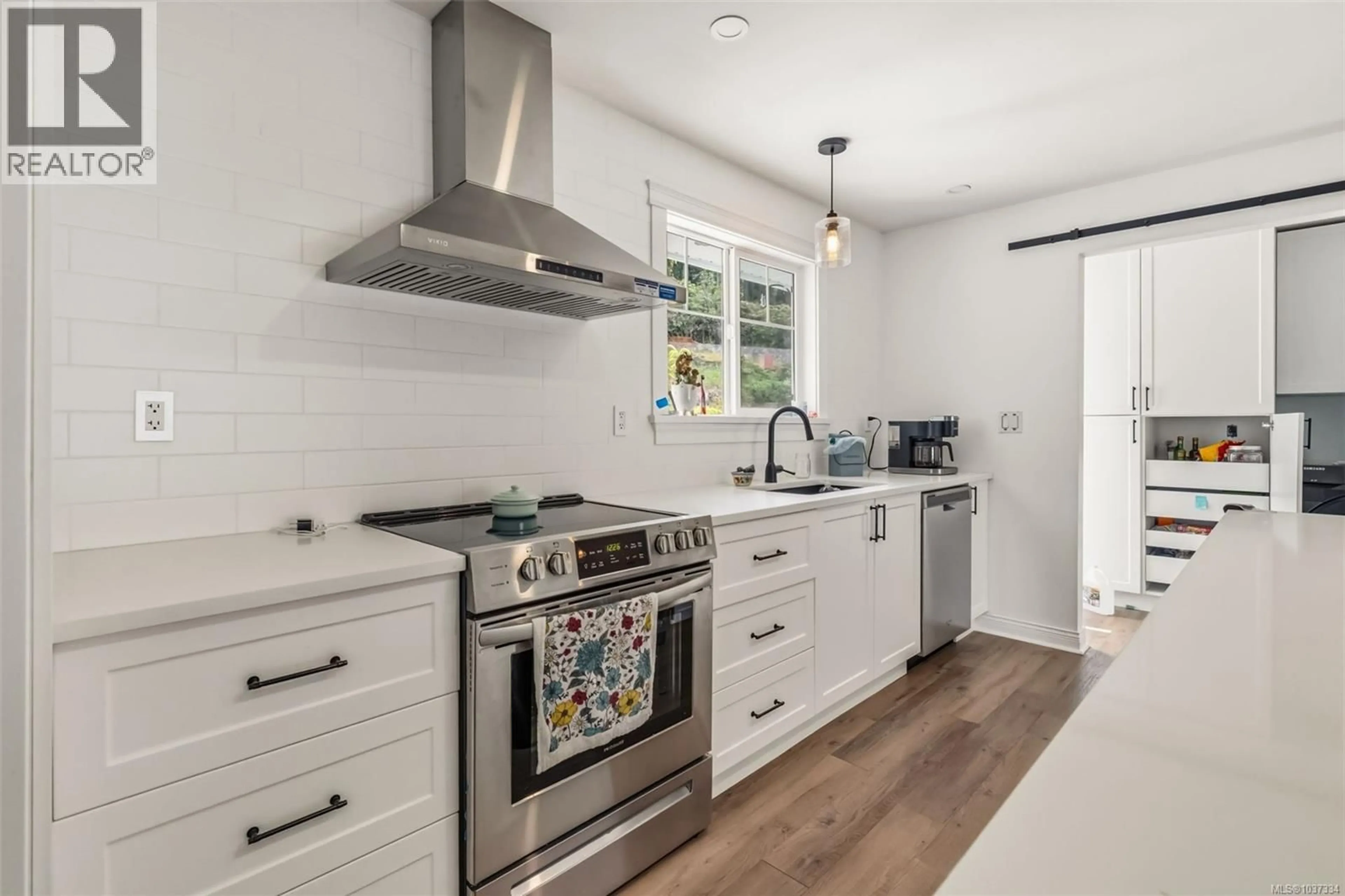 Open concept kitchen, ceramic/tile floor for 3314 WEST OAK PLACE, Langford British Columbia V9C2P2