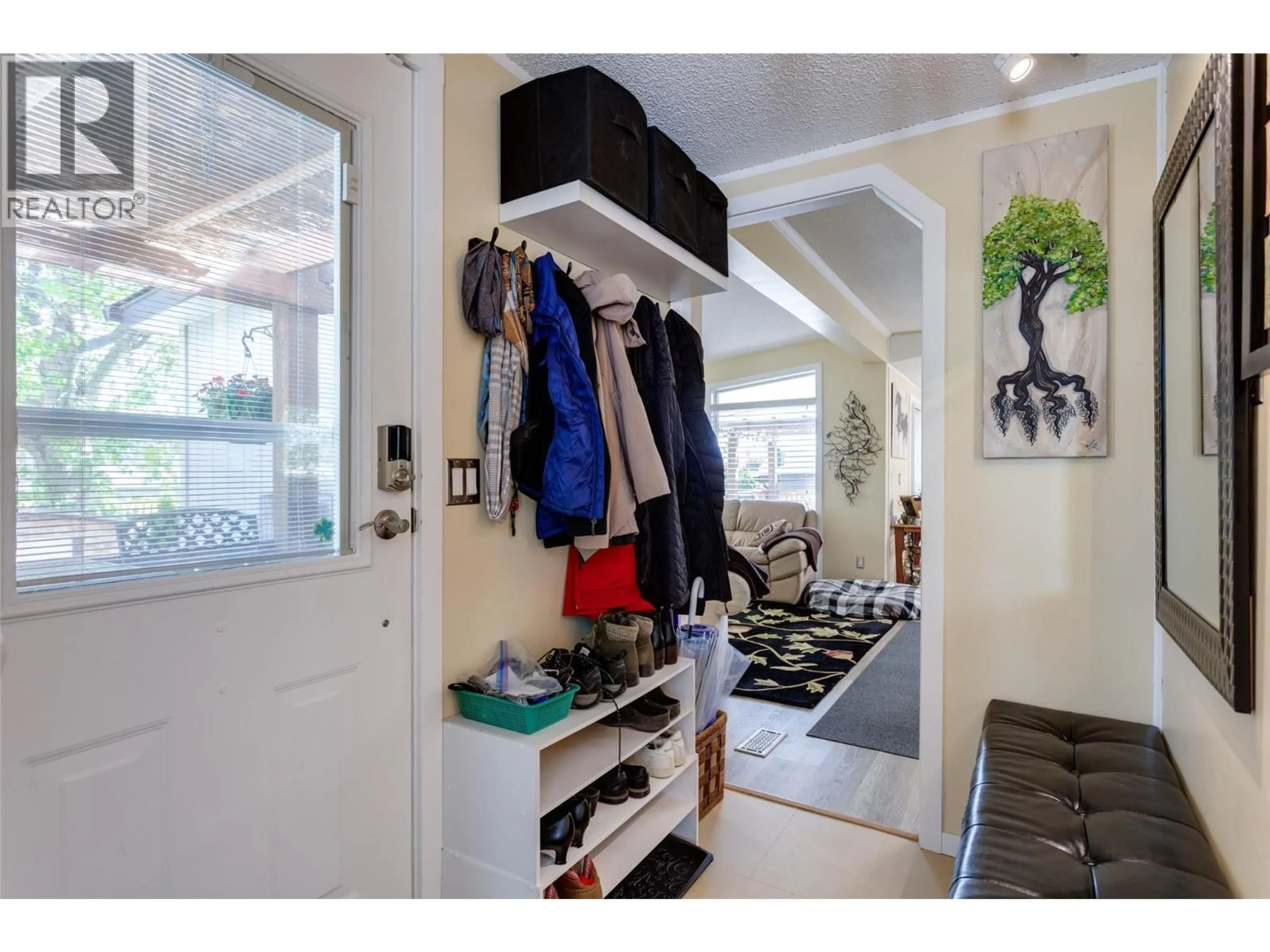 Indoor entryway for 46 - 2001 97 S HIGHWAY, West Kelowna British Columbia V1Z3M8