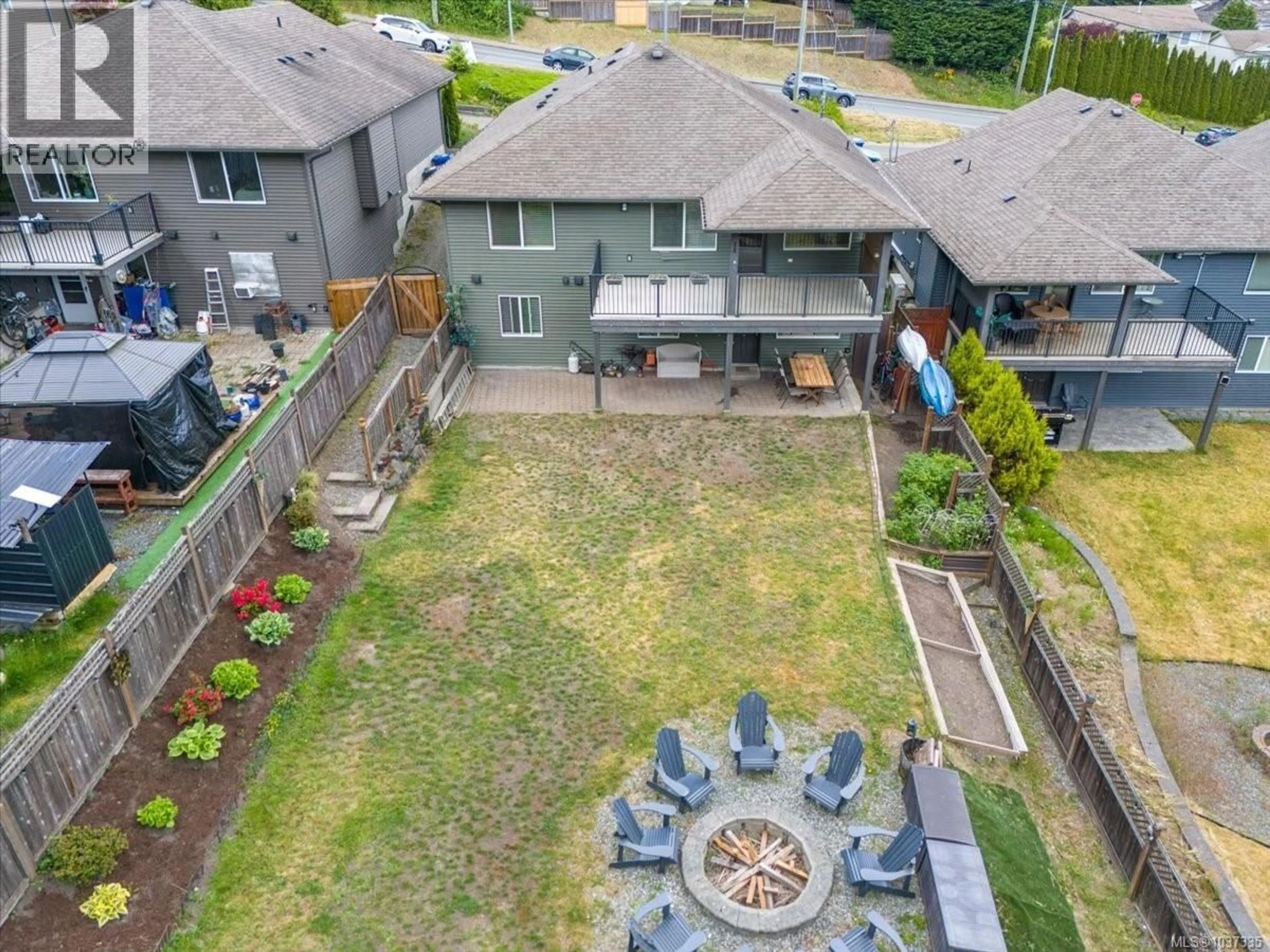 A pic from outside/outdoor area/front of a property/back of a property/a pic from drone, unknown for 220 WESTWOOD ROAD, Nanaimo British Columbia V9R6S3