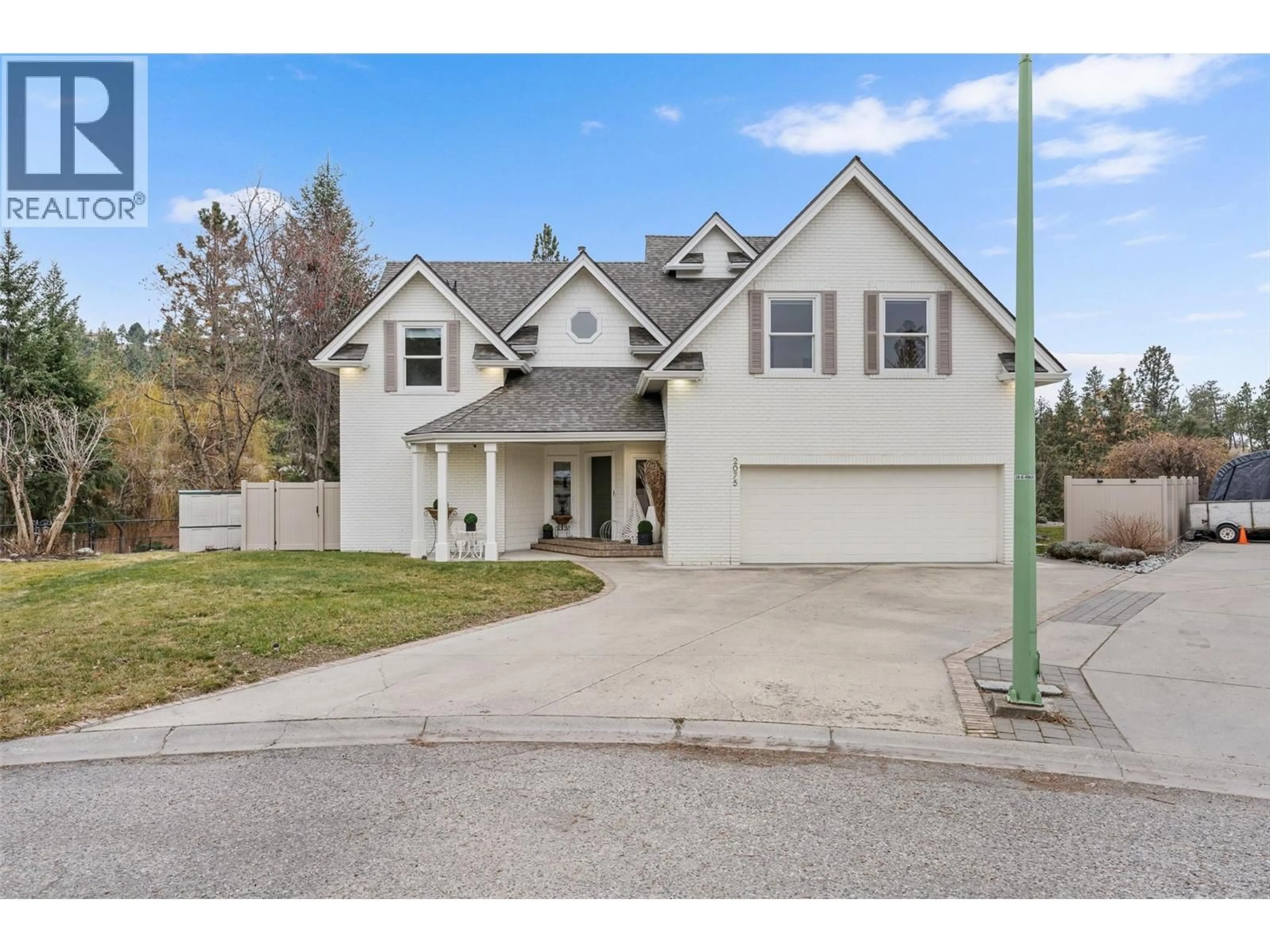 Home with vinyl exterior material, street for 2075 LILLOOET COURT, Kelowna British Columbia V1V1Y2