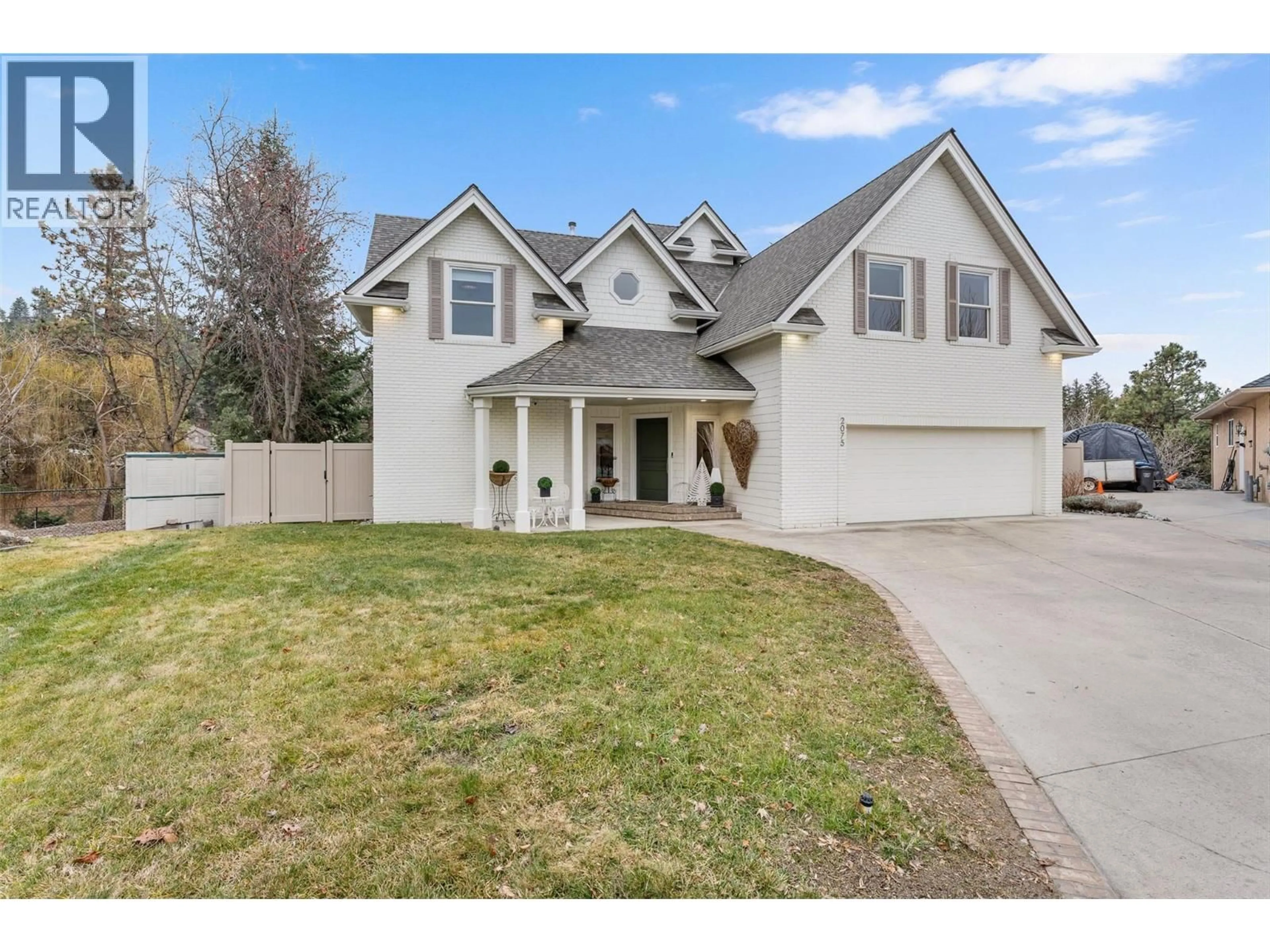 Home with vinyl exterior material, street for 2075 LILLOOET COURT, Kelowna British Columbia V1V1Y2