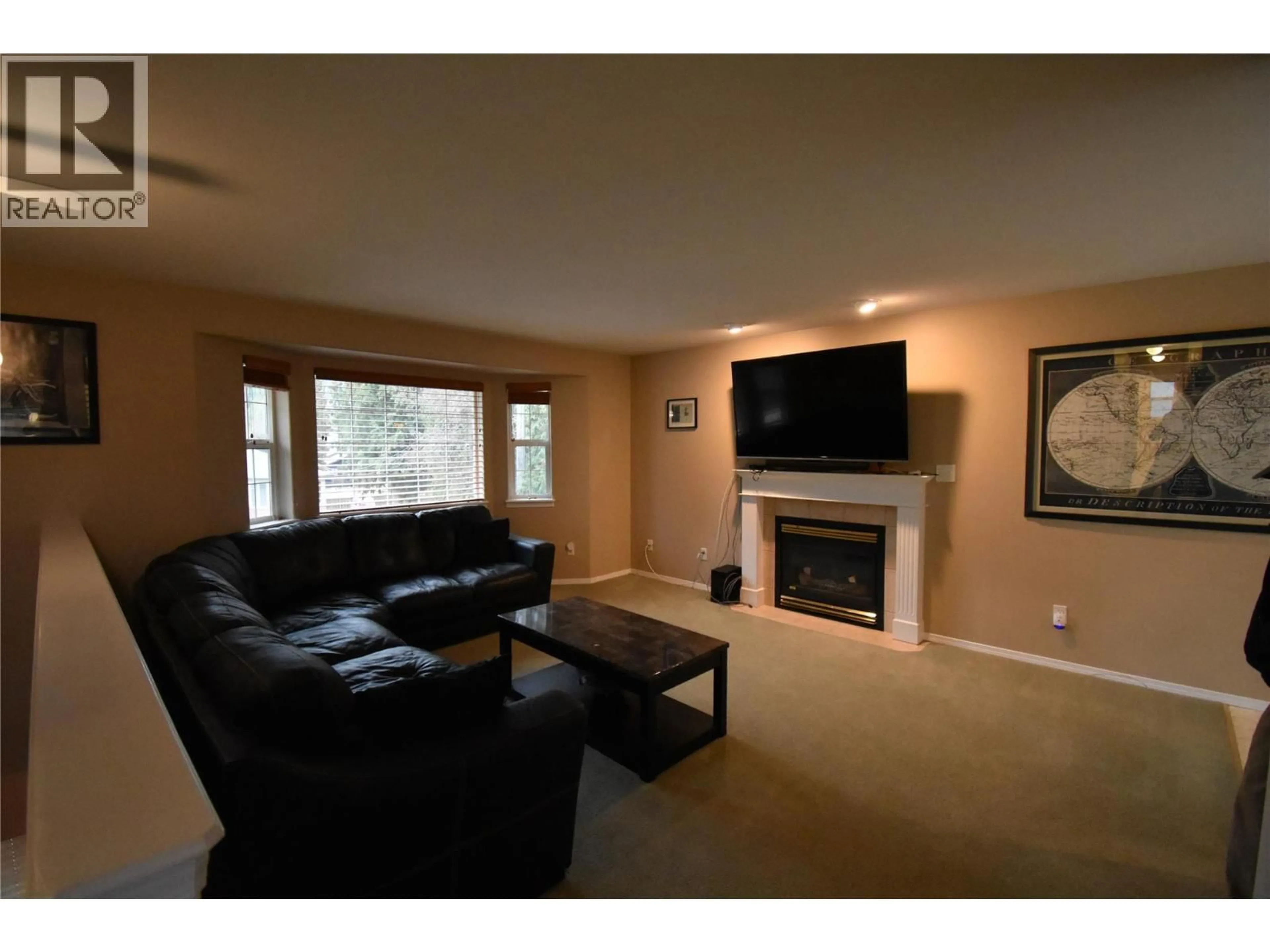 Living room with furniture, unknown for 2748 10TH AVENUE, Castlegar British Columbia V1N3A2