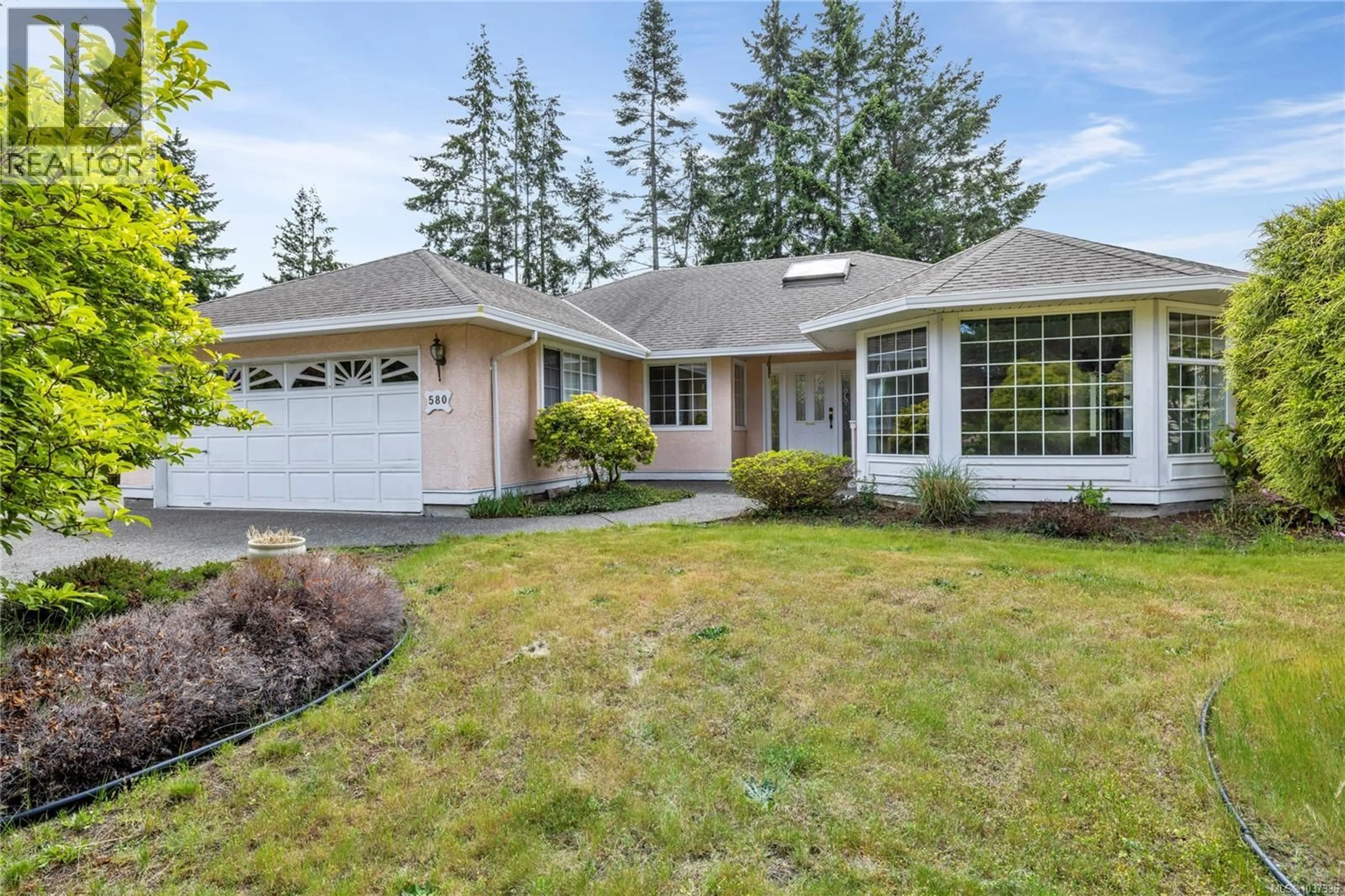 Home with vinyl exterior material, street for 580 DOGWOOD ROAD, Qualicum Beach British Columbia V9K1B1