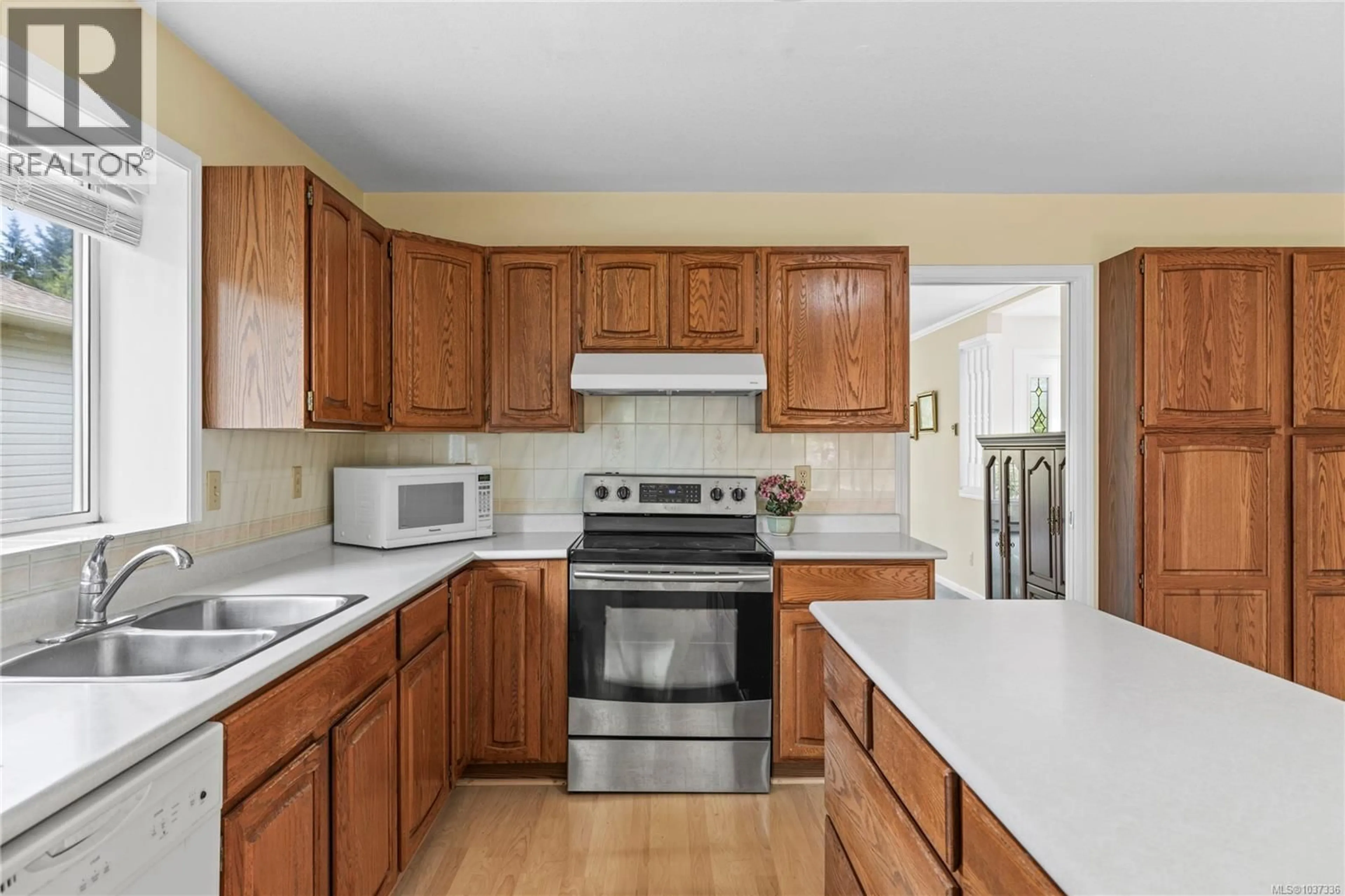 Standard kitchen, unknown for 580 DOGWOOD ROAD, Qualicum Beach British Columbia V9K1B1