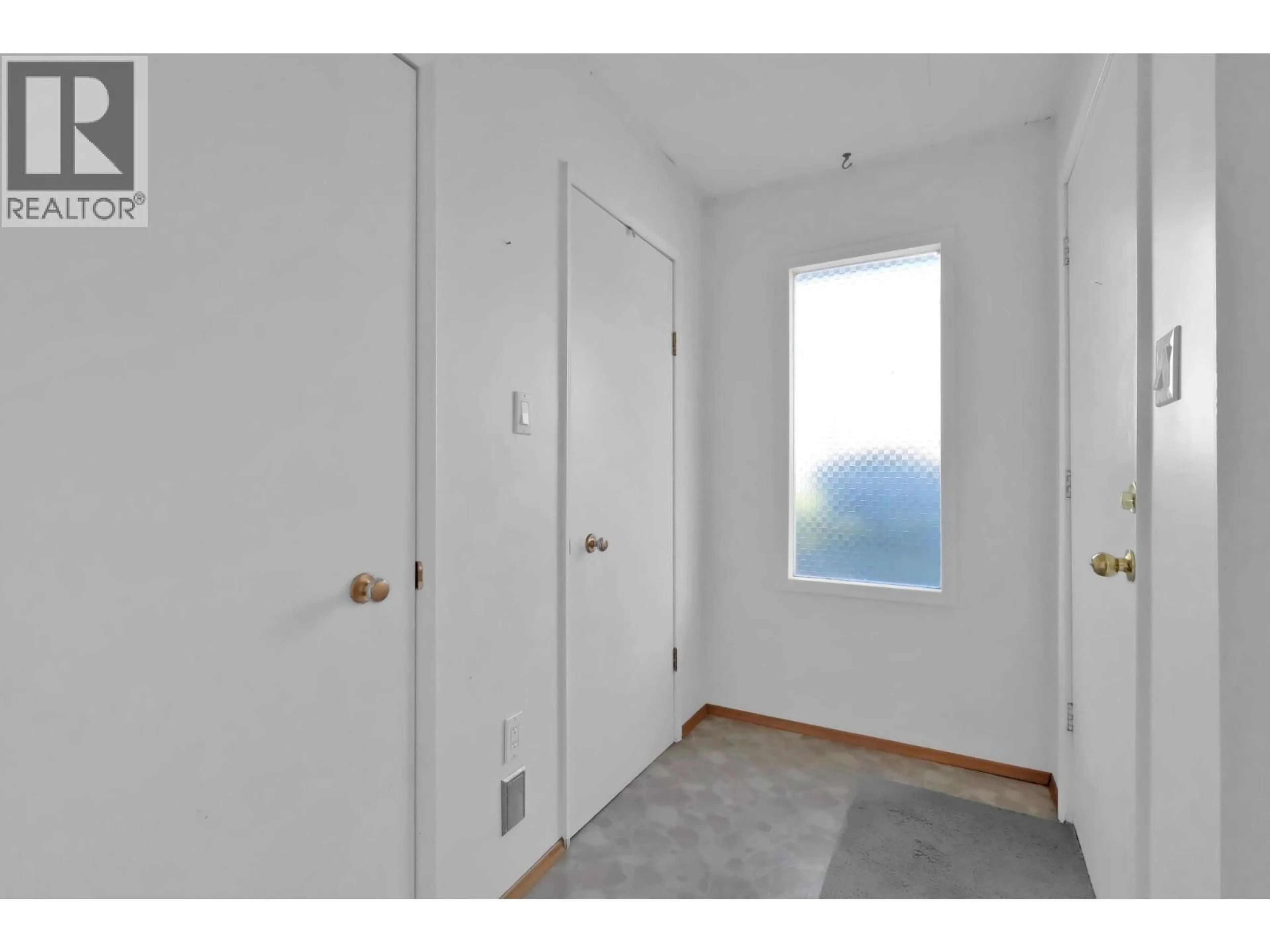 Indoor entryway for 312 SCOTT AVENUE, Penticton British Columbia V2A2J8