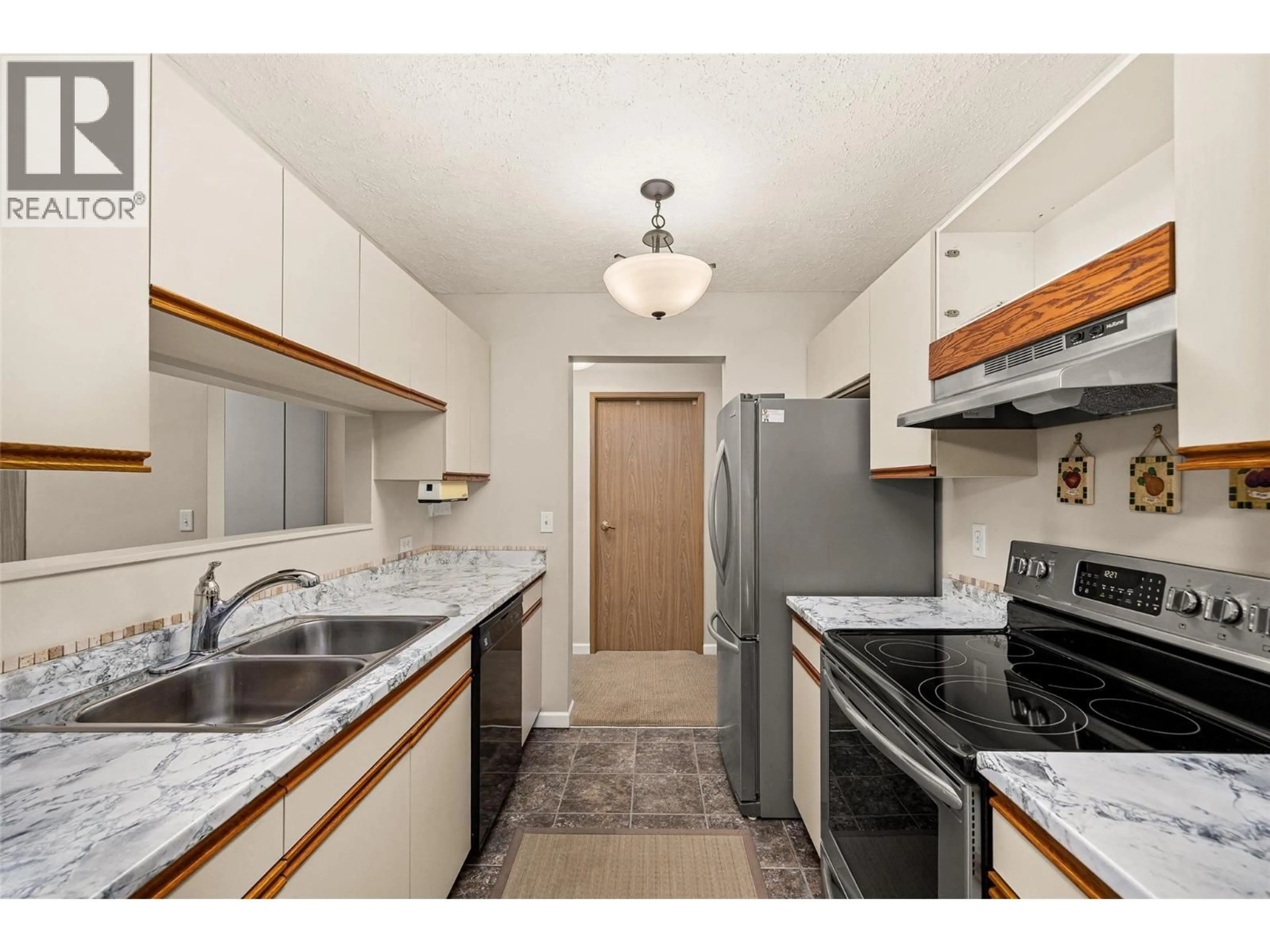 Standard kitchen, unknown for 350 - 1045 SUTHERLAND AVENUE, Kelowna British Columbia V1Y5Y1