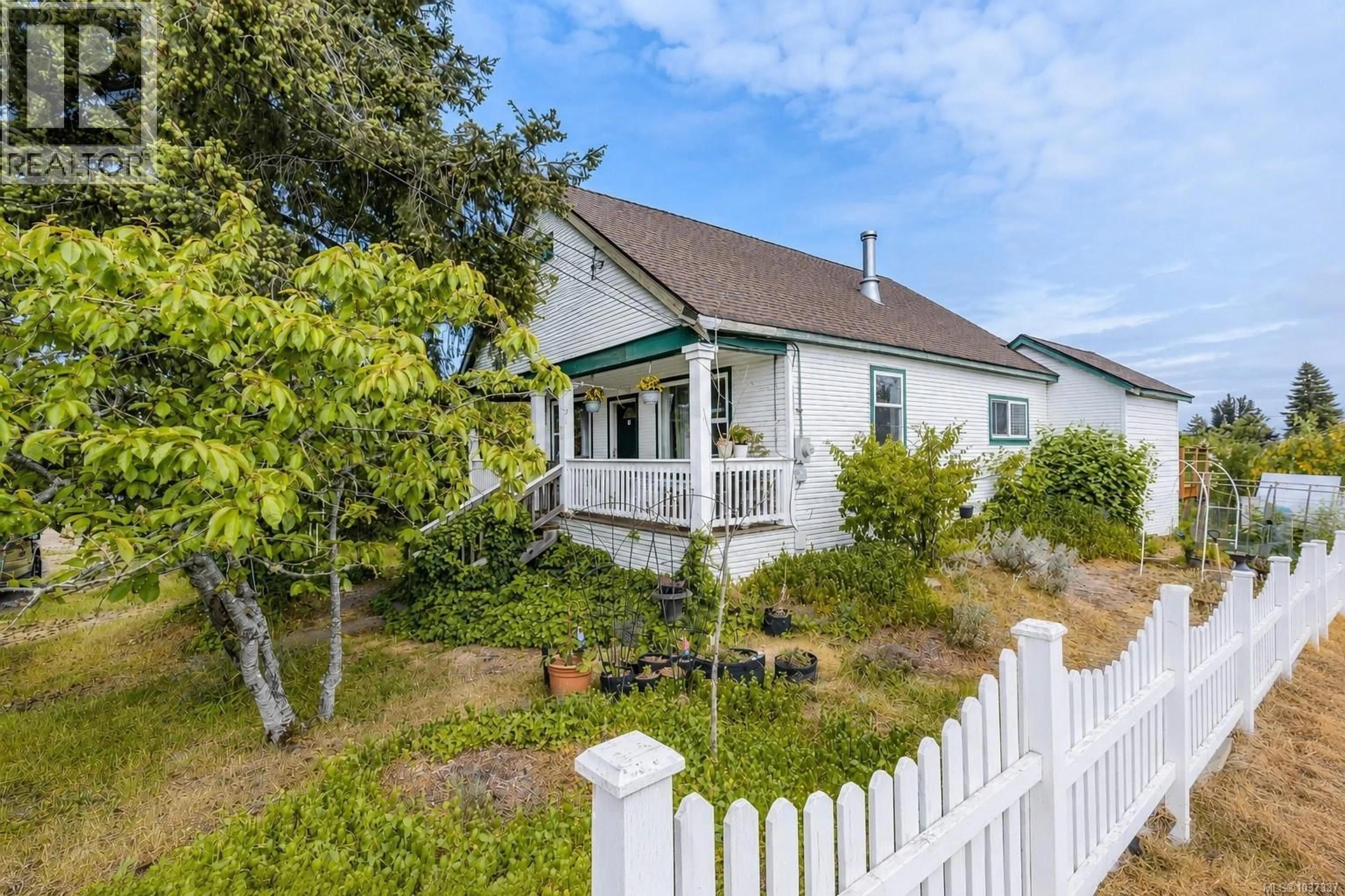 Home with vinyl exterior material, street for 654 FARQUHAR STREET, Nanaimo British Columbia V9R2E5