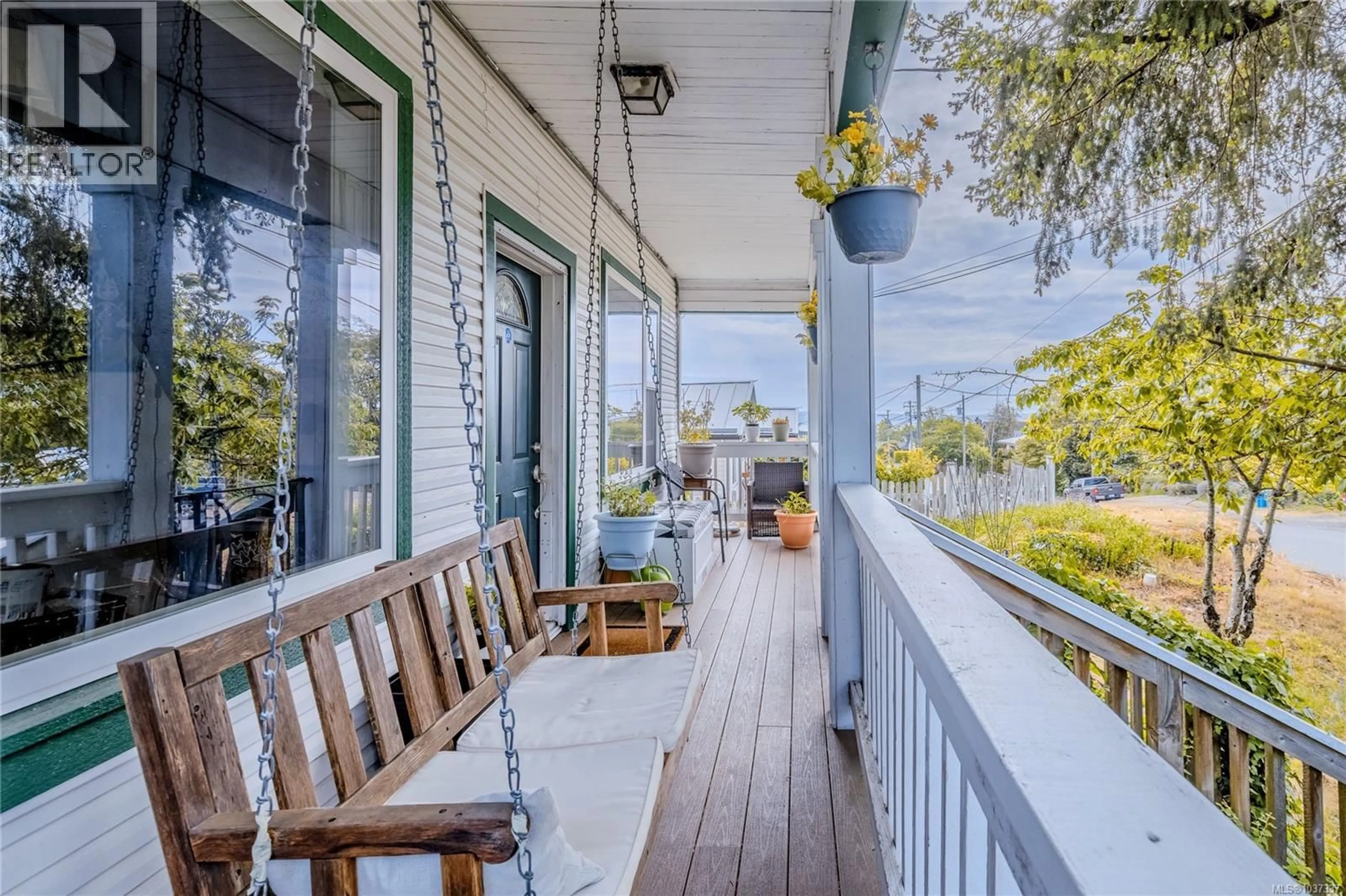 Patio, water/lake/river/ocean view for 654 FARQUHAR STREET, Nanaimo British Columbia V9R2E5
