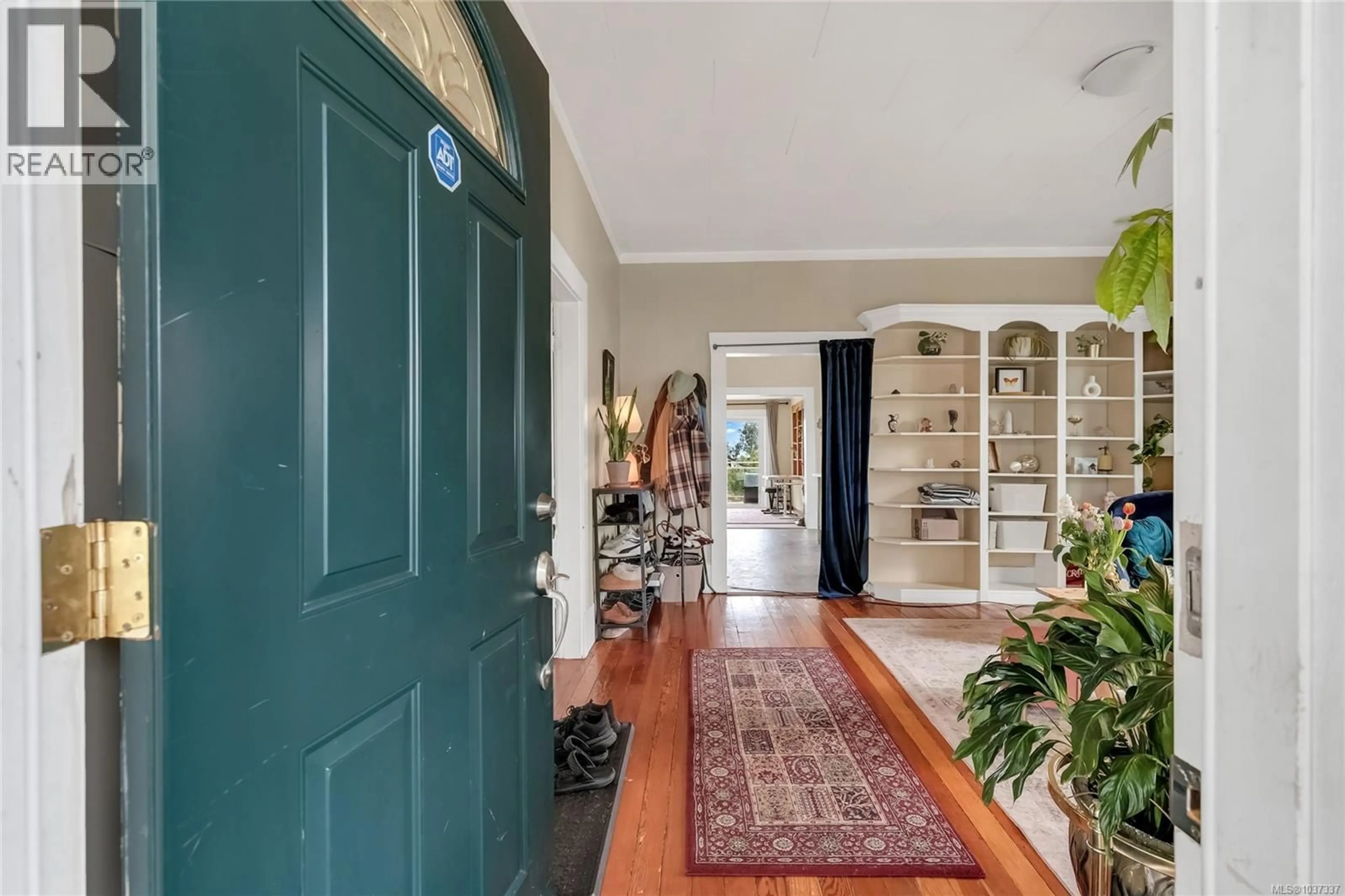 Indoor entryway for 654 FARQUHAR STREET, Nanaimo British Columbia V9R2E5
