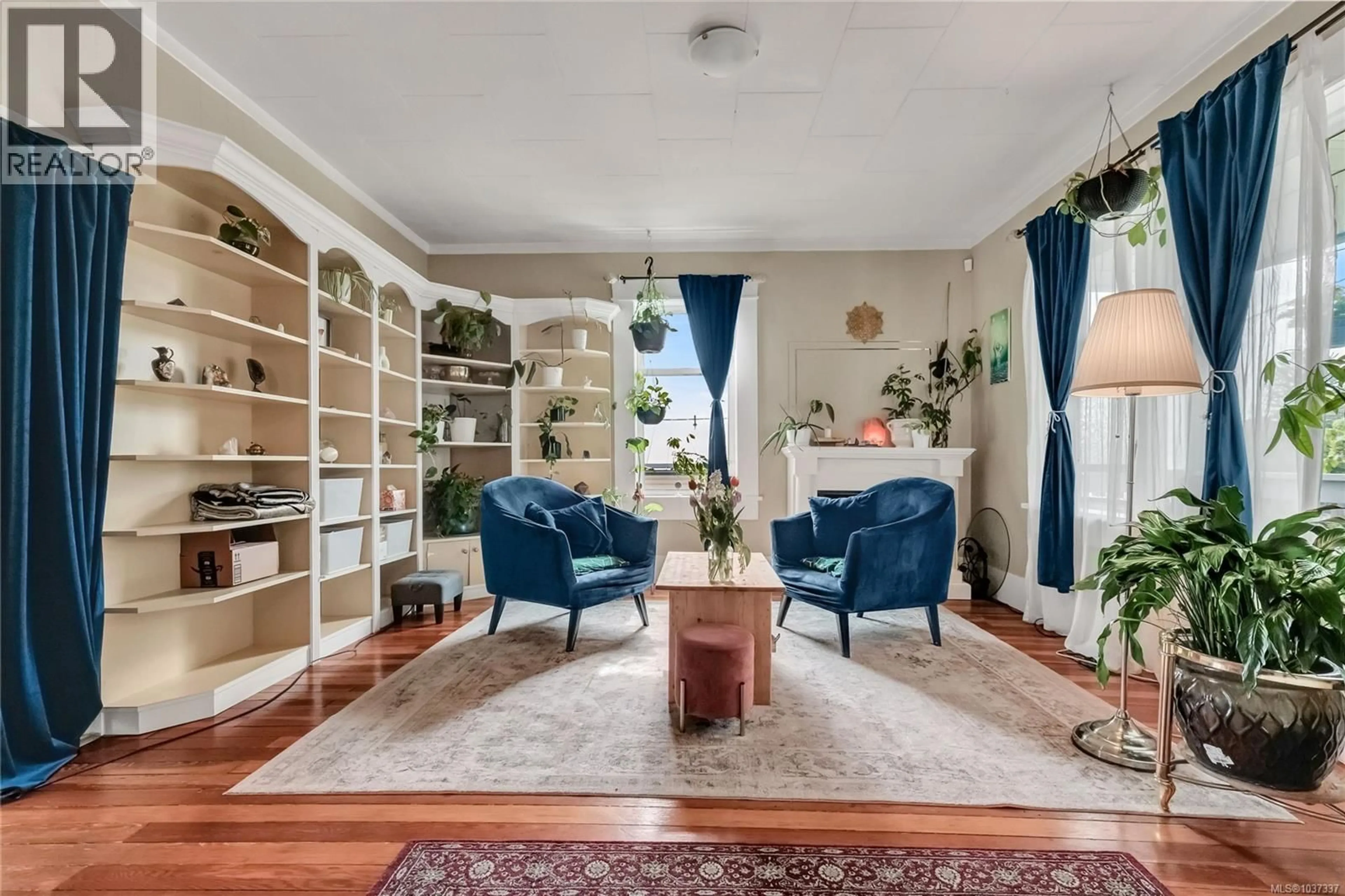 Living room with furniture, unknown for 654 FARQUHAR STREET, Nanaimo British Columbia V9R2E5