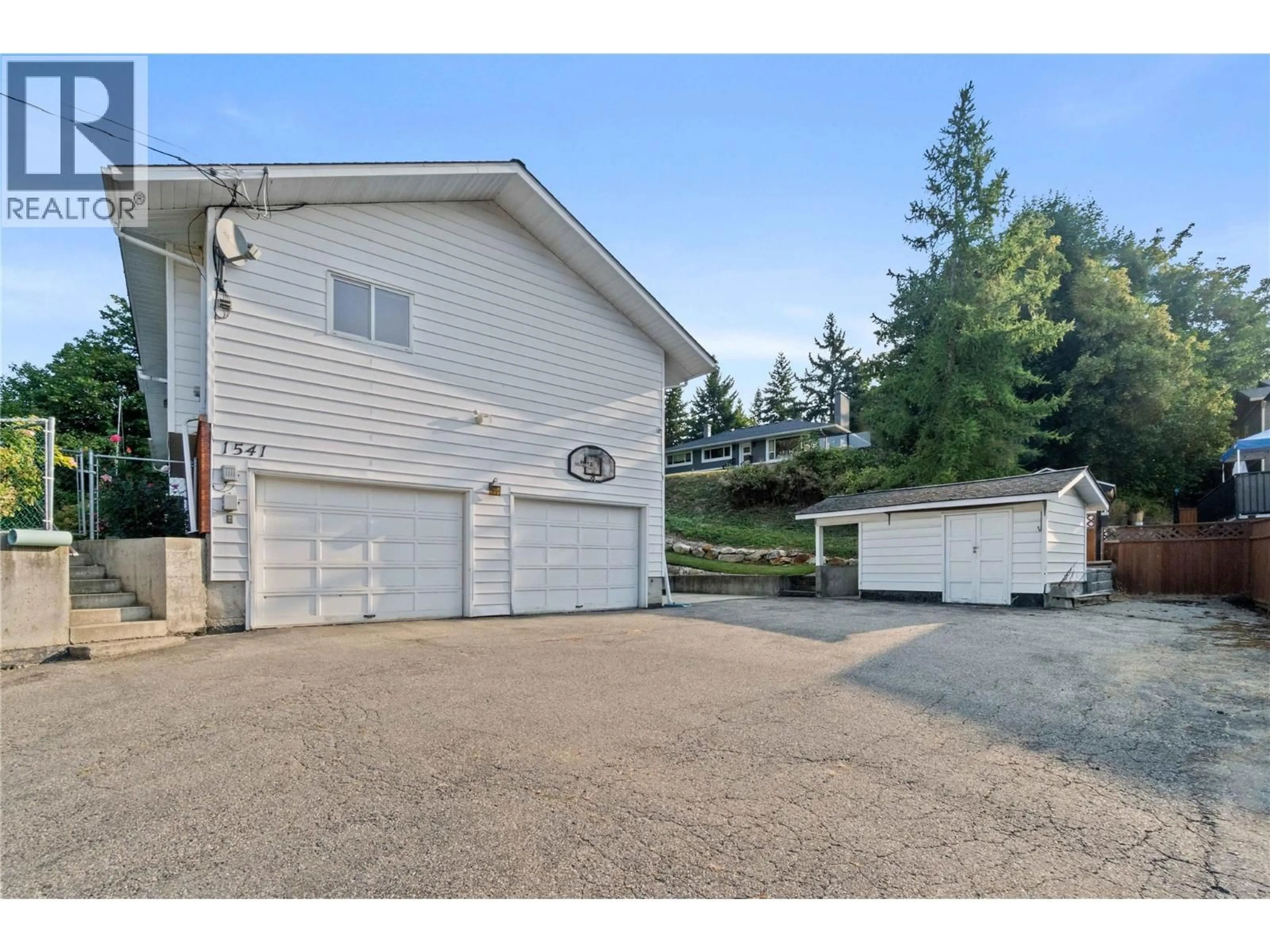 Indoor garage for 1541 20 AVENUE NORTHEAST, Salmon Arm British Columbia V1E3X8