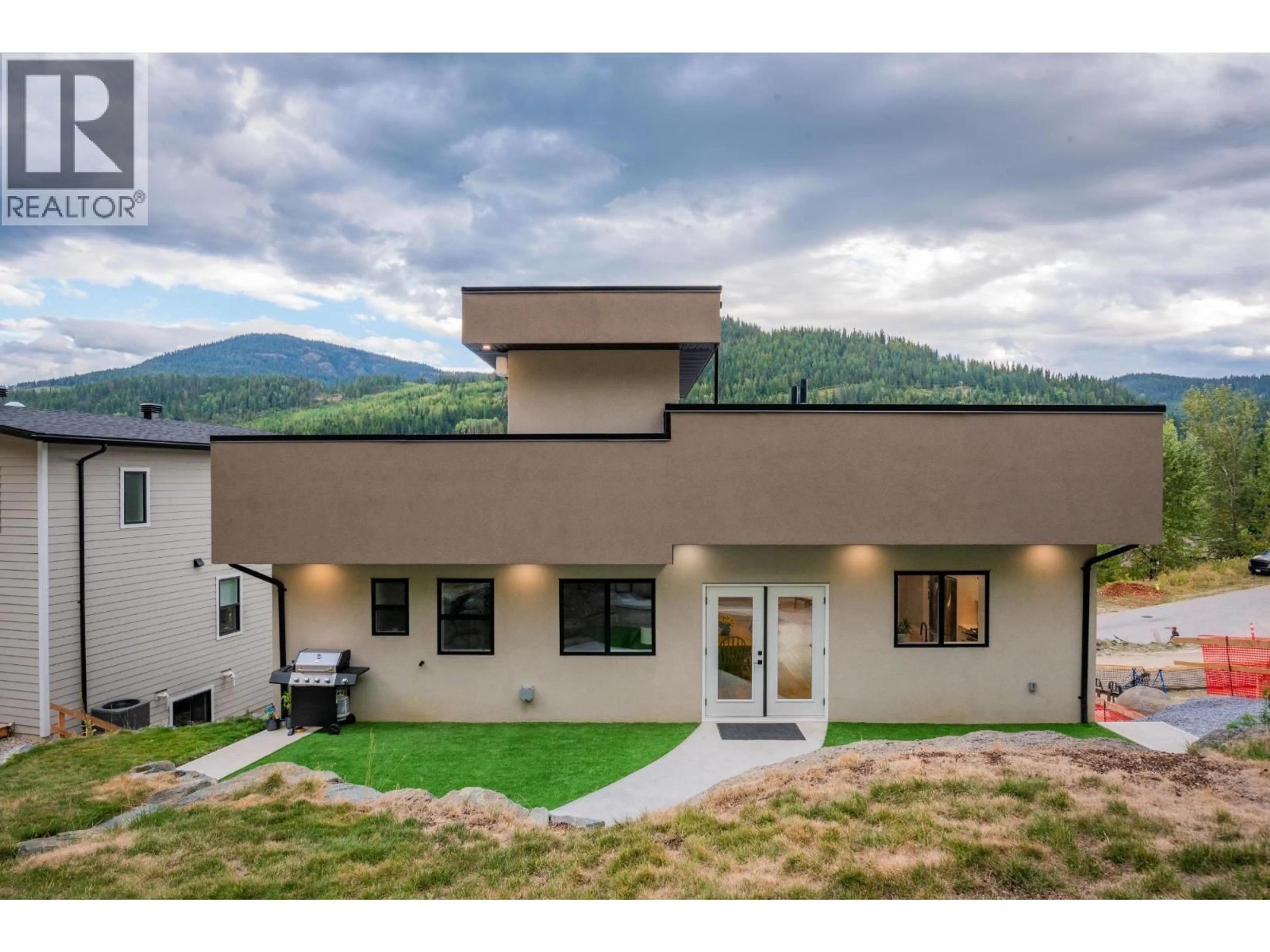 Home with vinyl exterior material, mountain view for 934 REDSTONE DRIVE, Rossland British Columbia V0G1Y0
