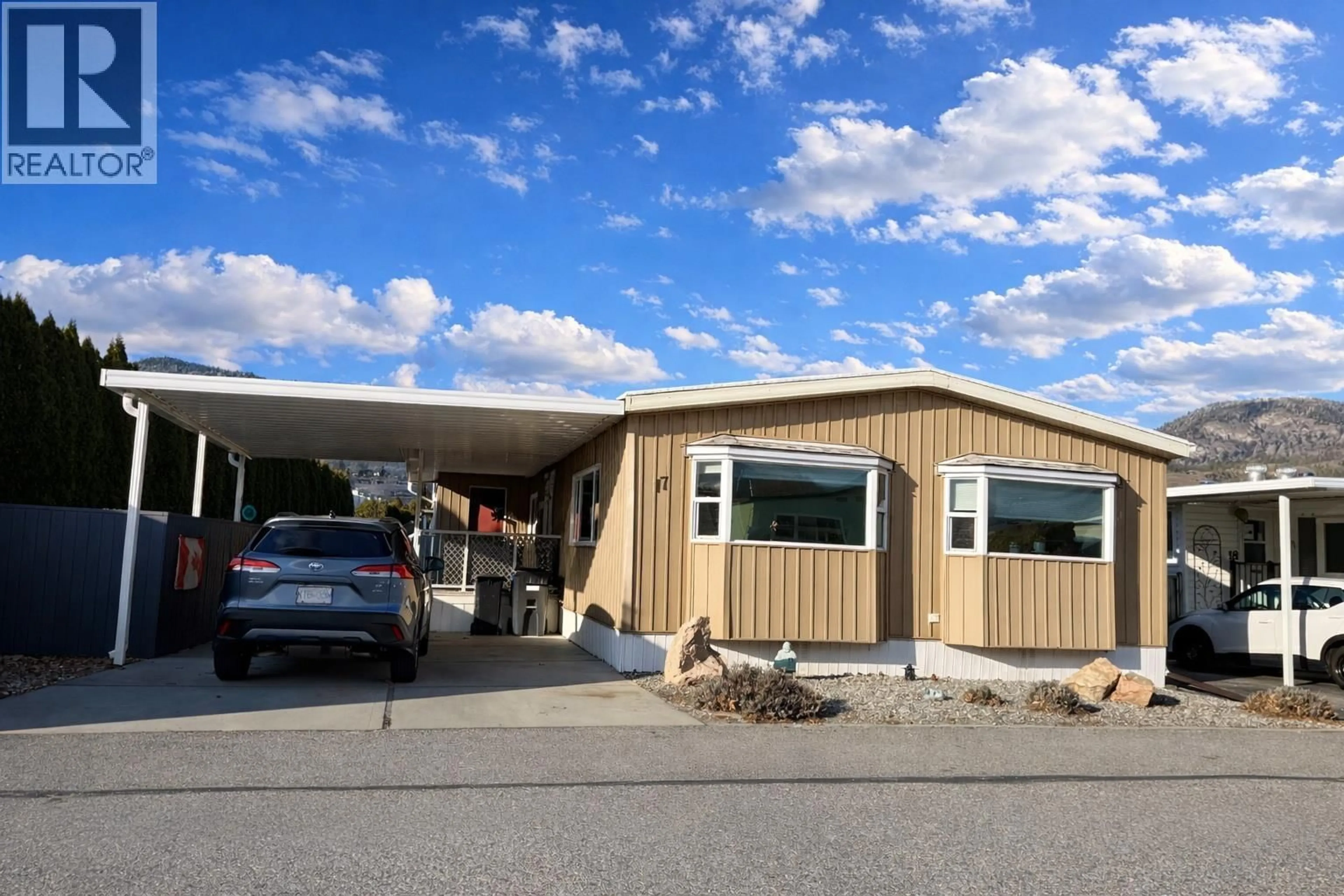 Home with vinyl exterior material, street for 17 - 999 BURNABY AVENUE, Penticton British Columbia V2A1G7